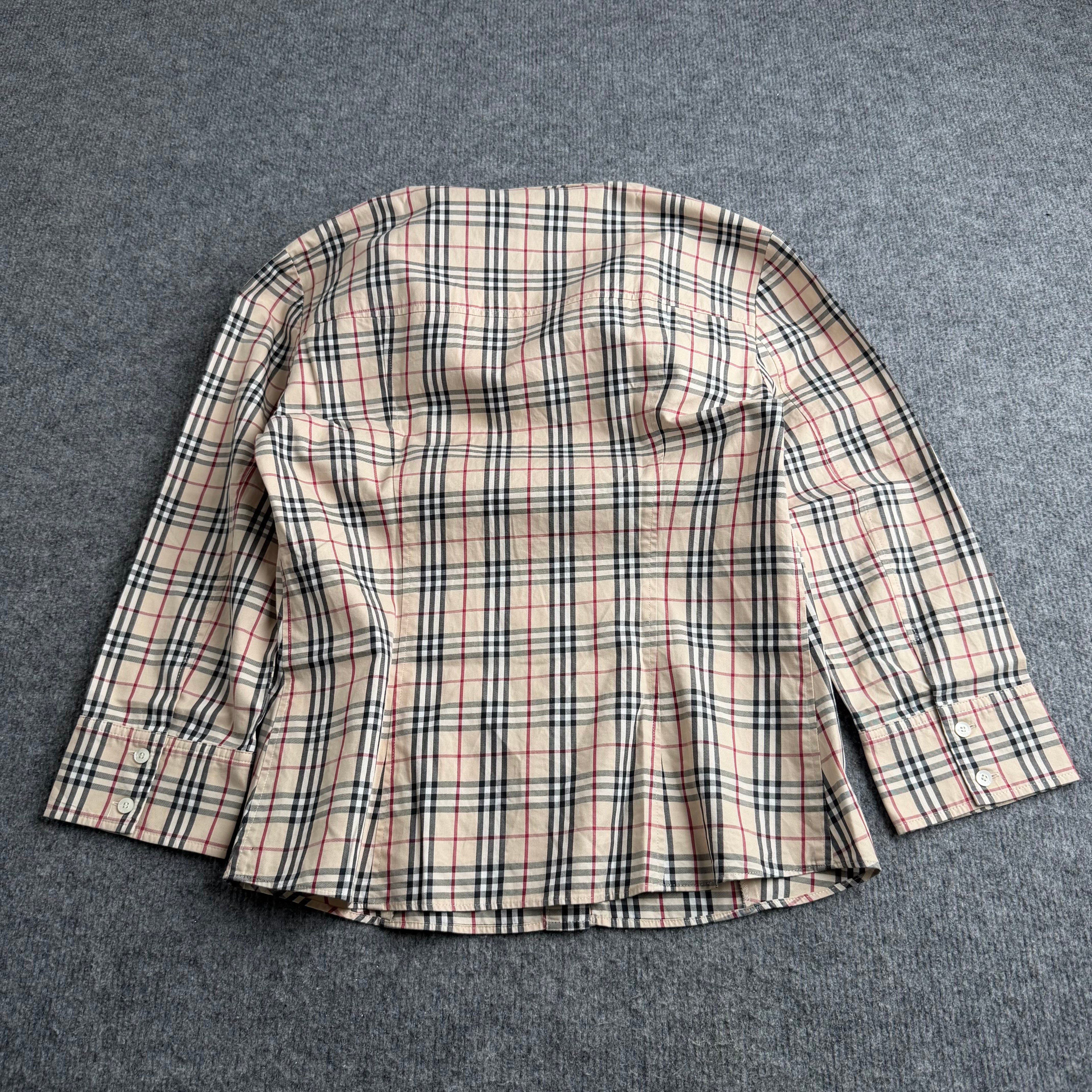 Burberry skjorte (Str. 40)