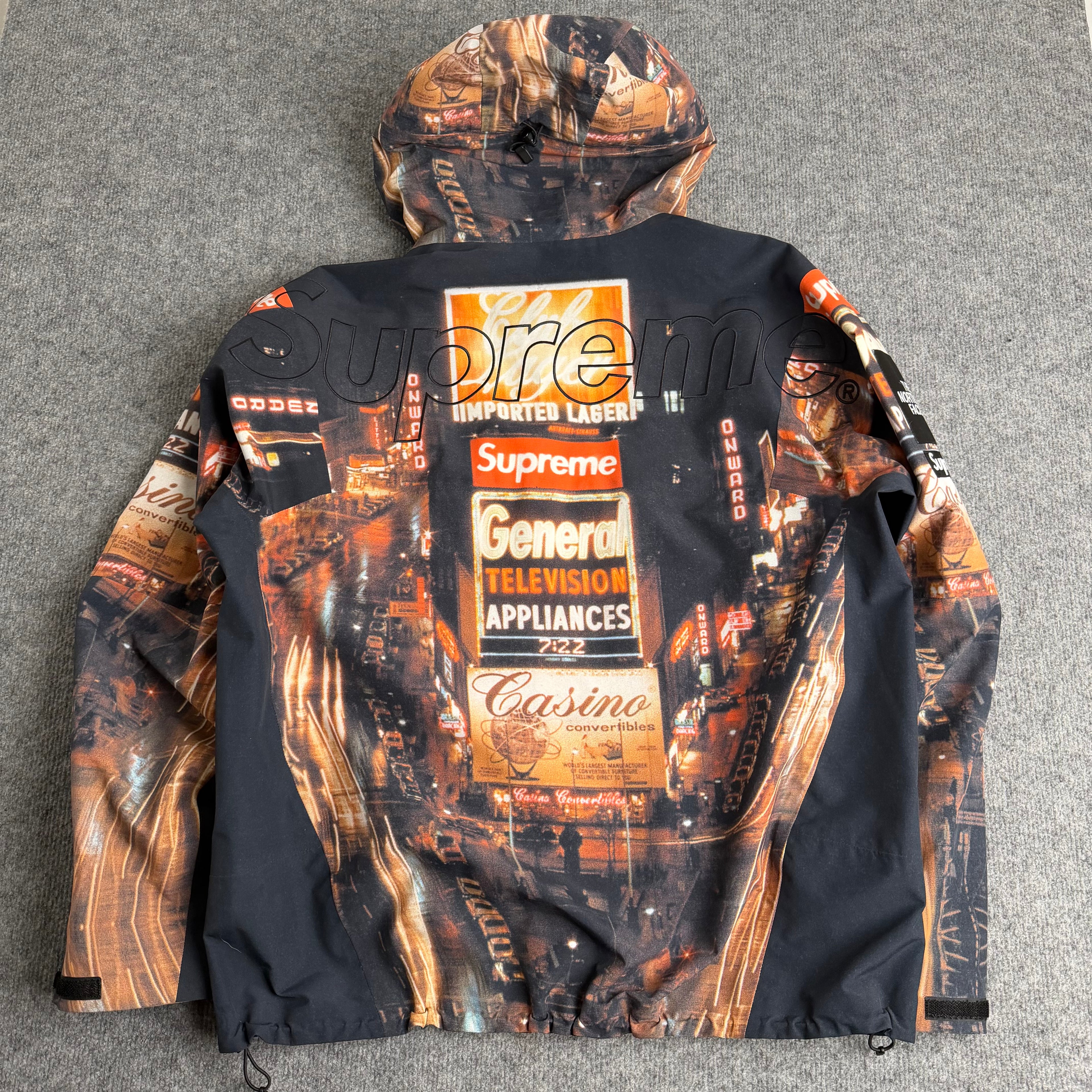 Supreme x north face jakke (Str. M)