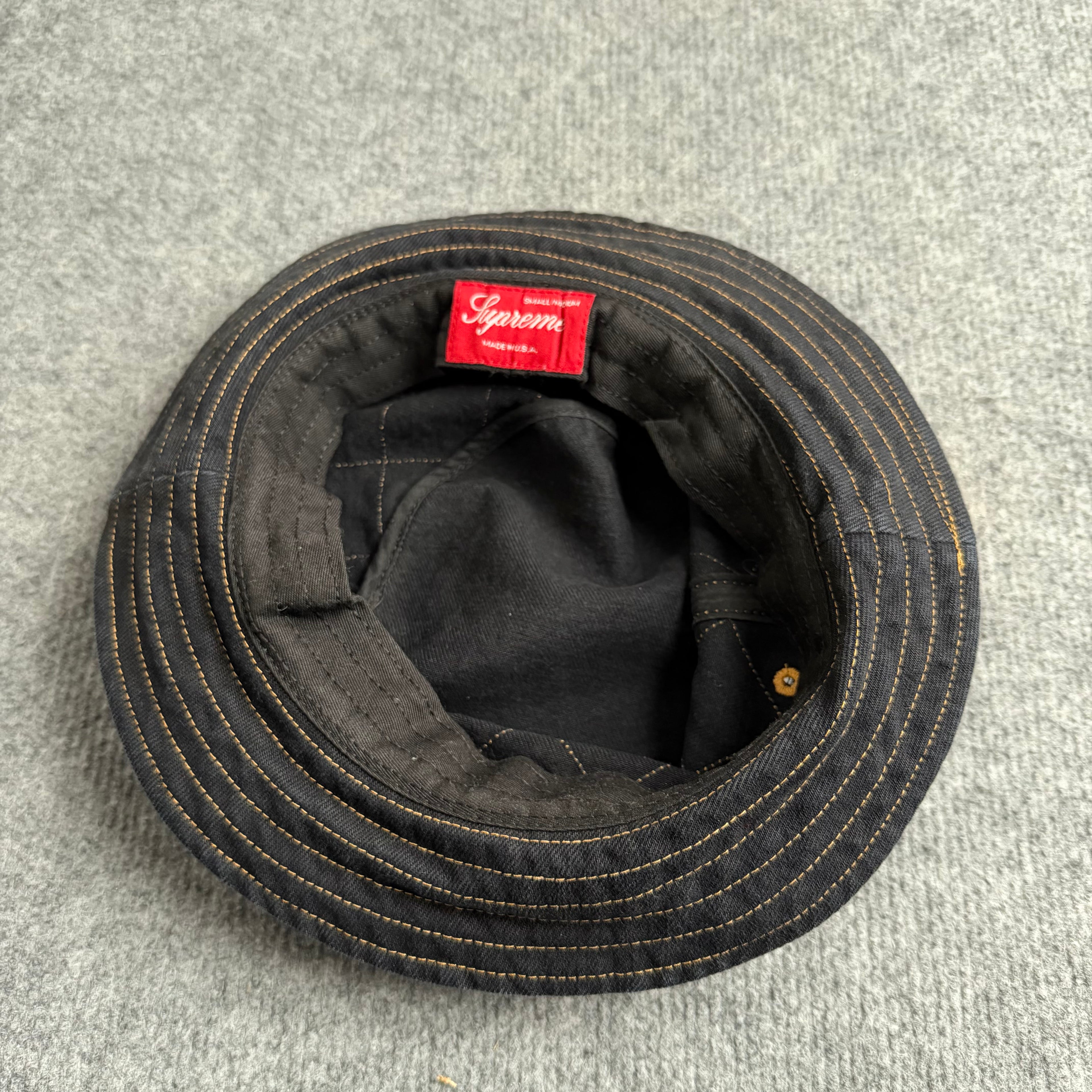 Supreme hat (S/M)