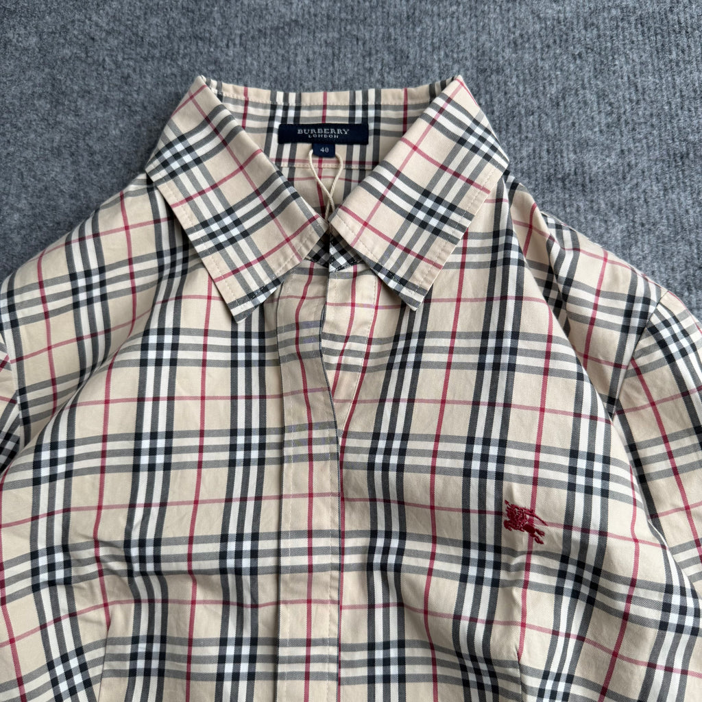 Burberry skjorte (Str. 40)
