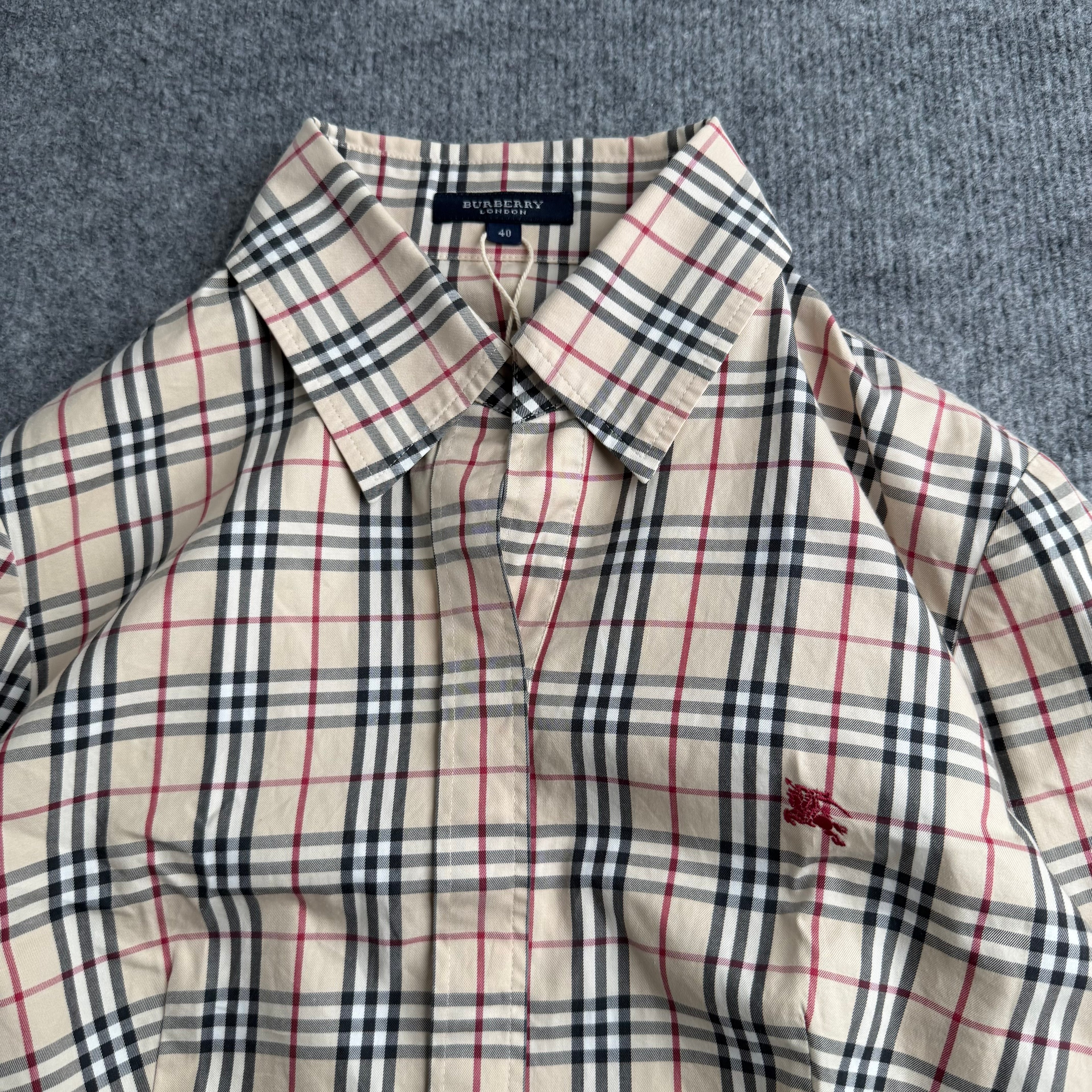 Burberry skjorte (Str. 40)
