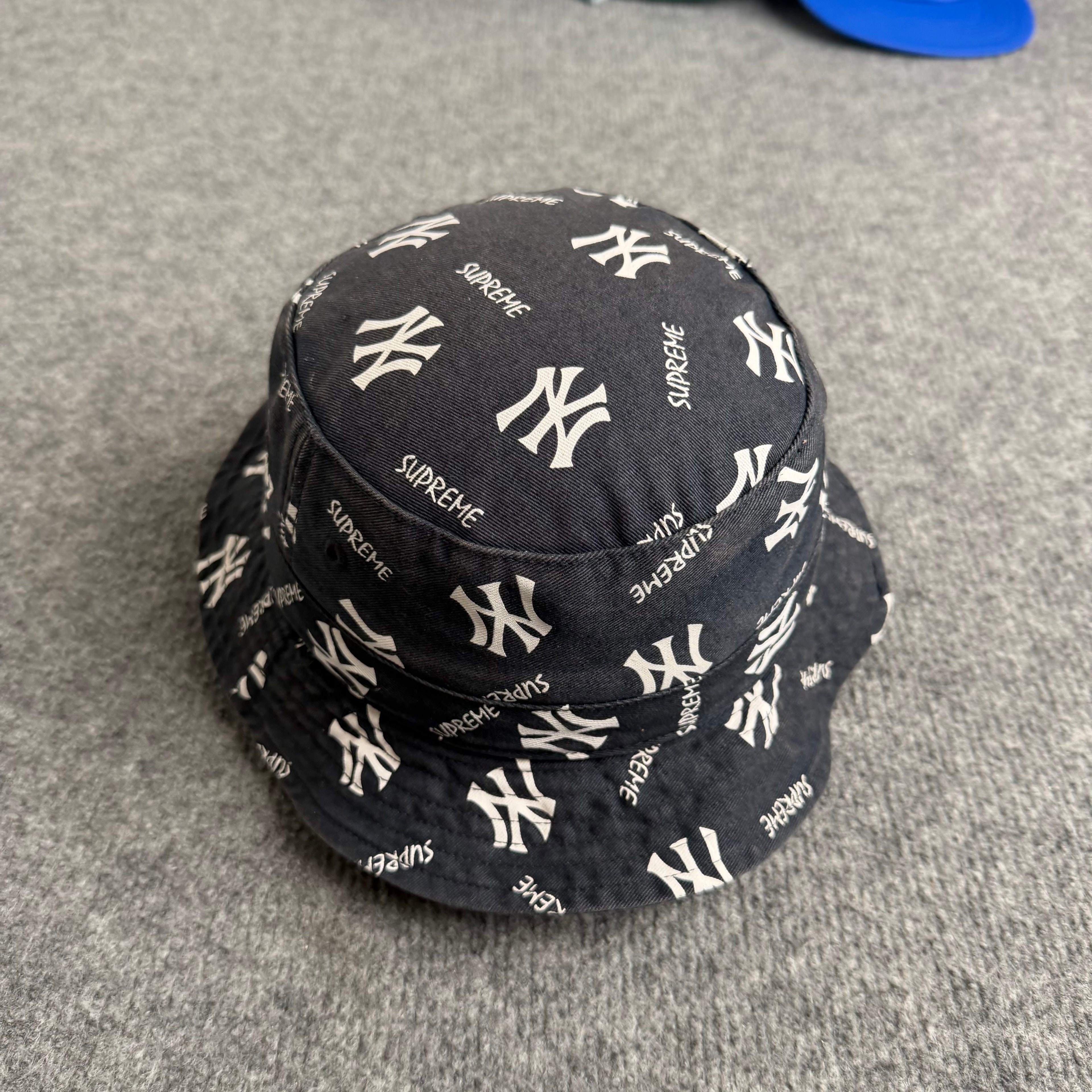 Supreme Yankees har (Str. S/M)
