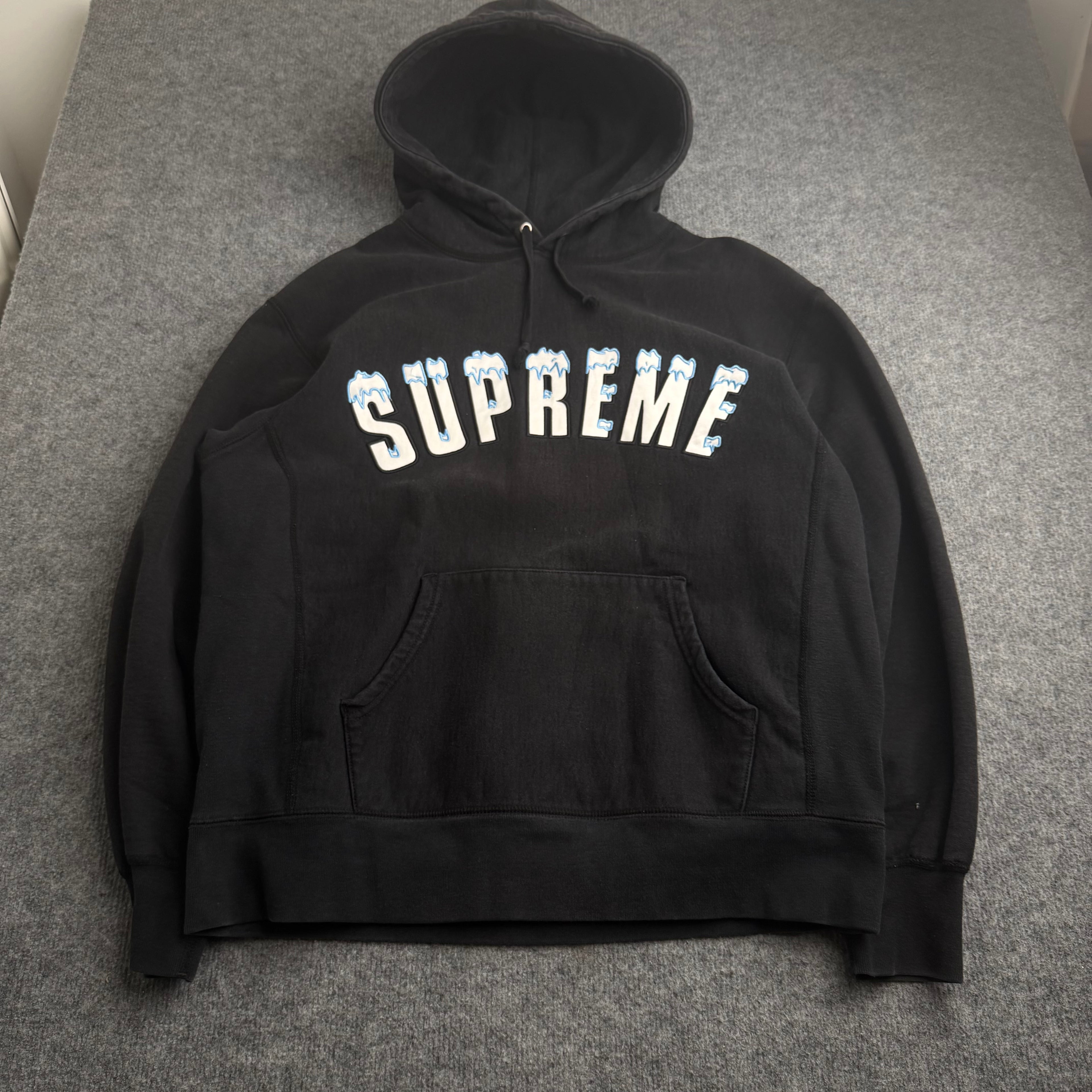 Supreme hættetrøje (Str. M)