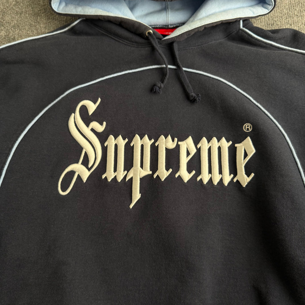 Supreme hættetrøje (Str. L)
