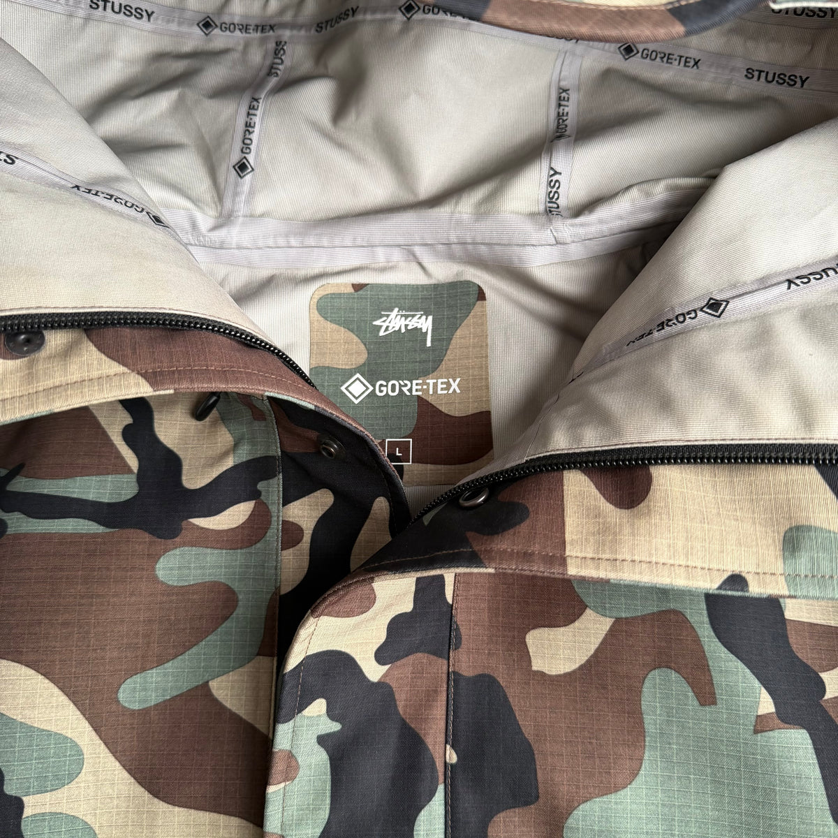 Stussy x Gore-tex jakke (Str. L)