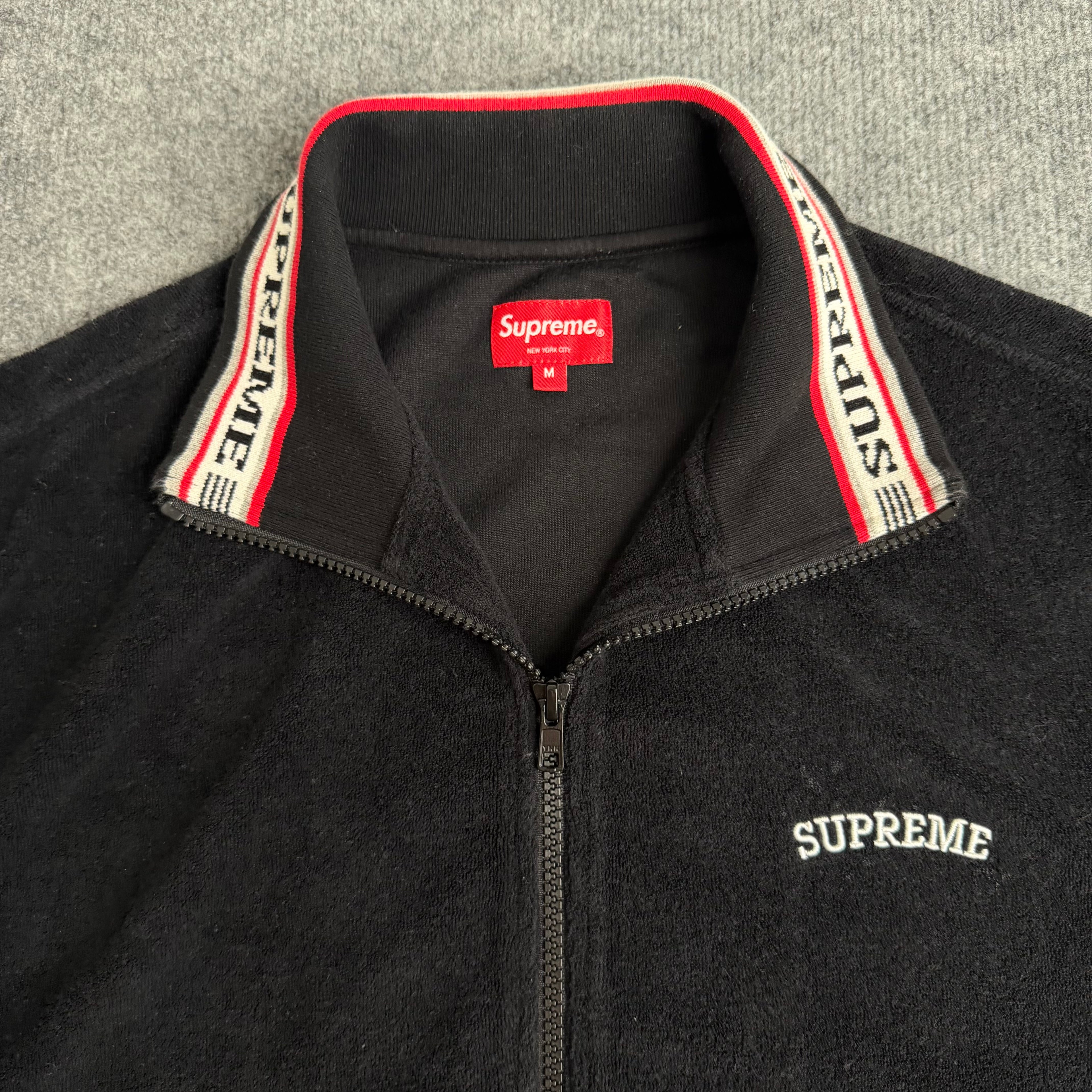 Supreme skjorte (Str. M)