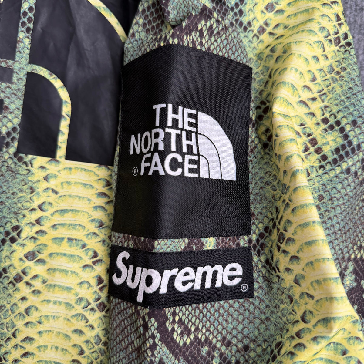 Supreme x the north face jakke (Str. S)