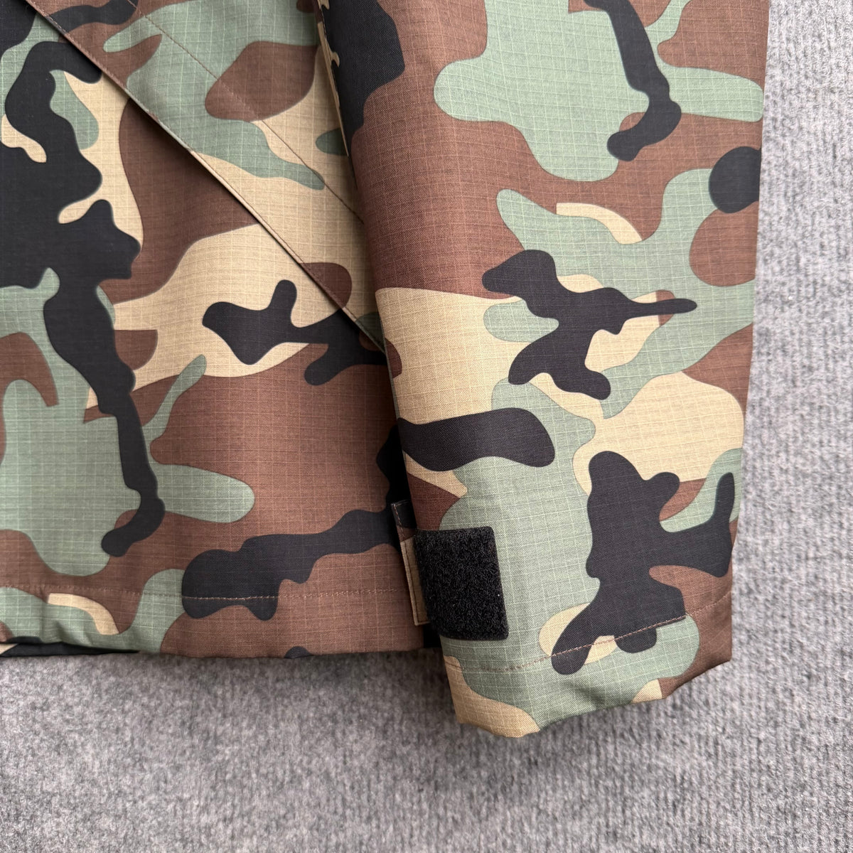 Stussy x Gore-tex jakke (Str. L)