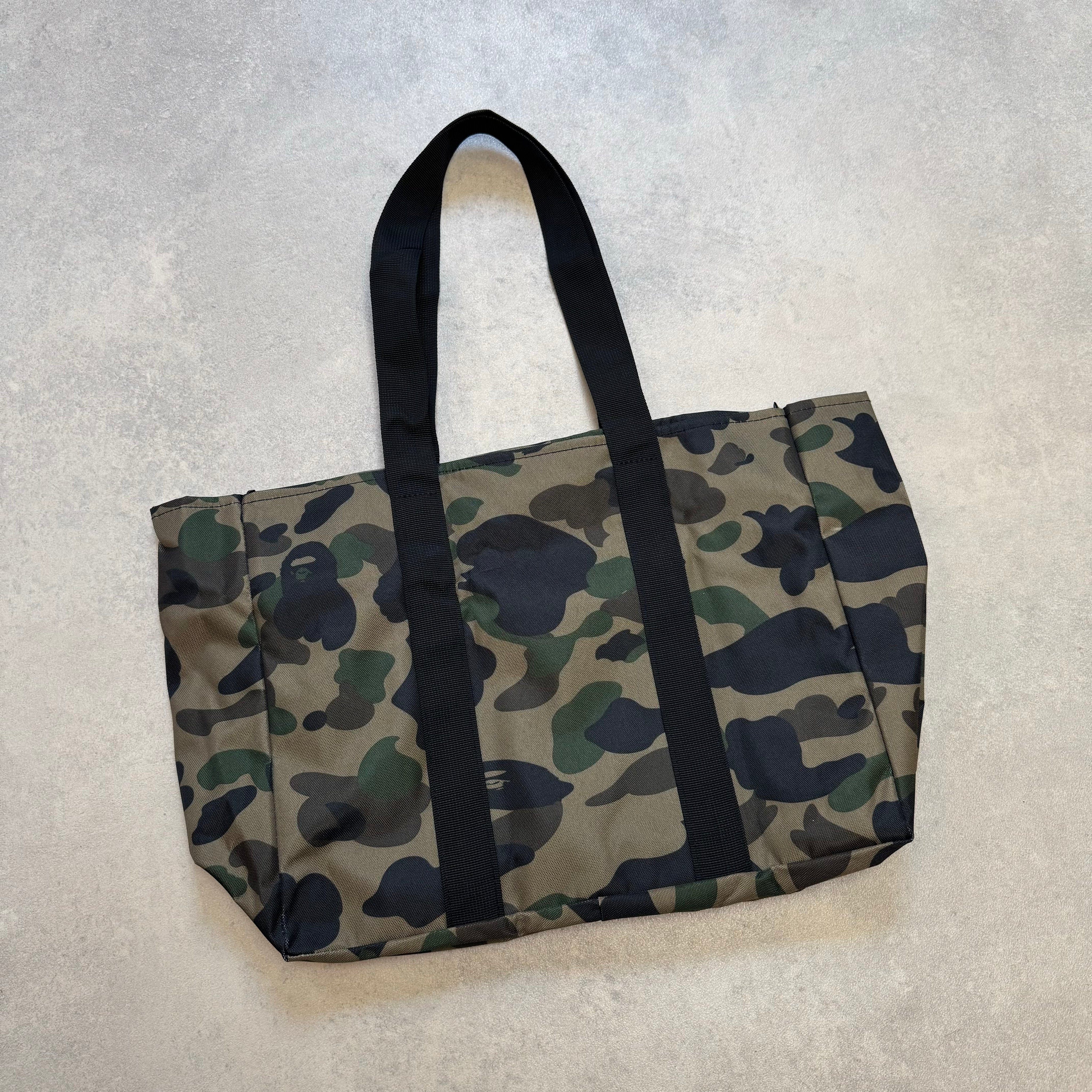 A bathing ape taske