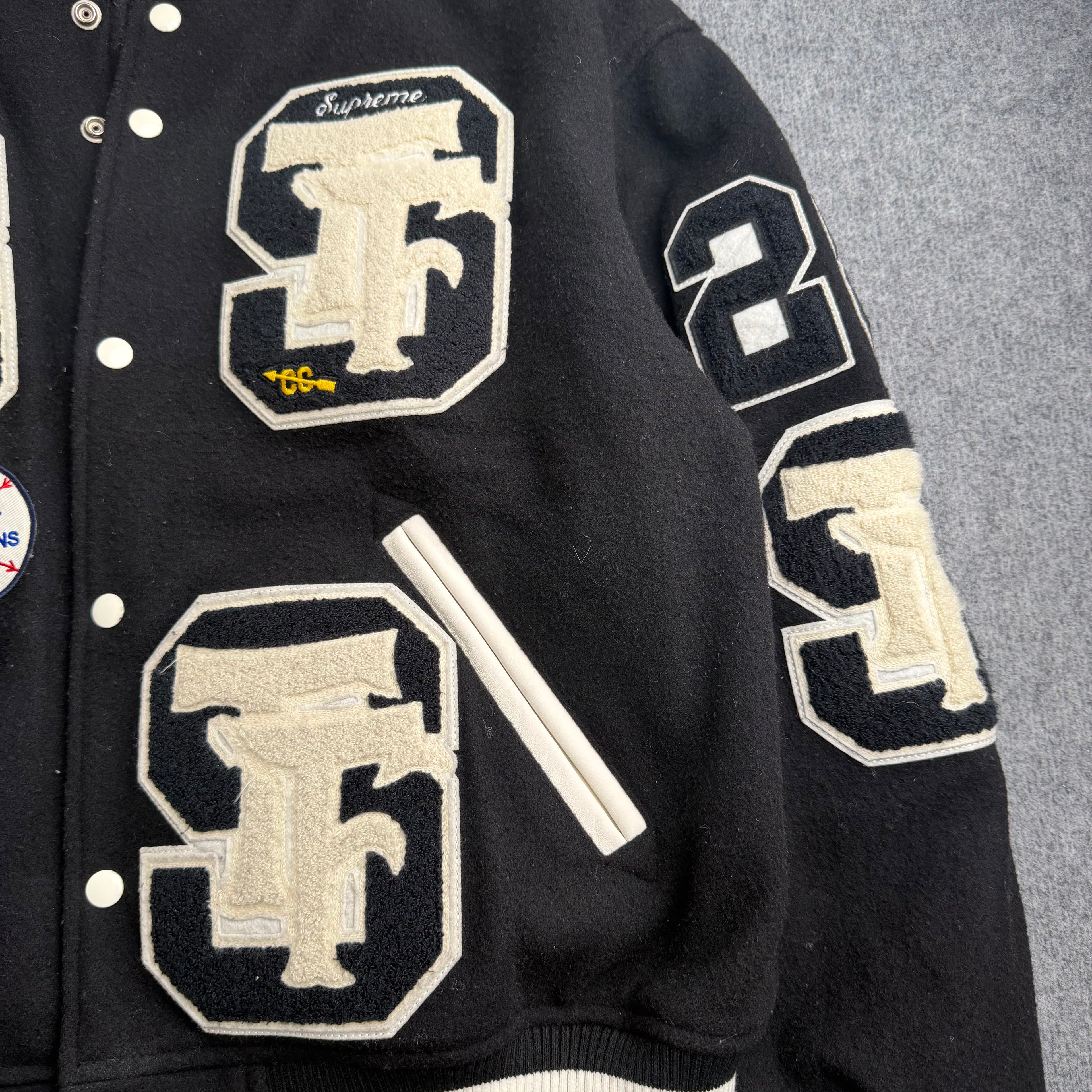 Supreme varsity jakke (Str. L)