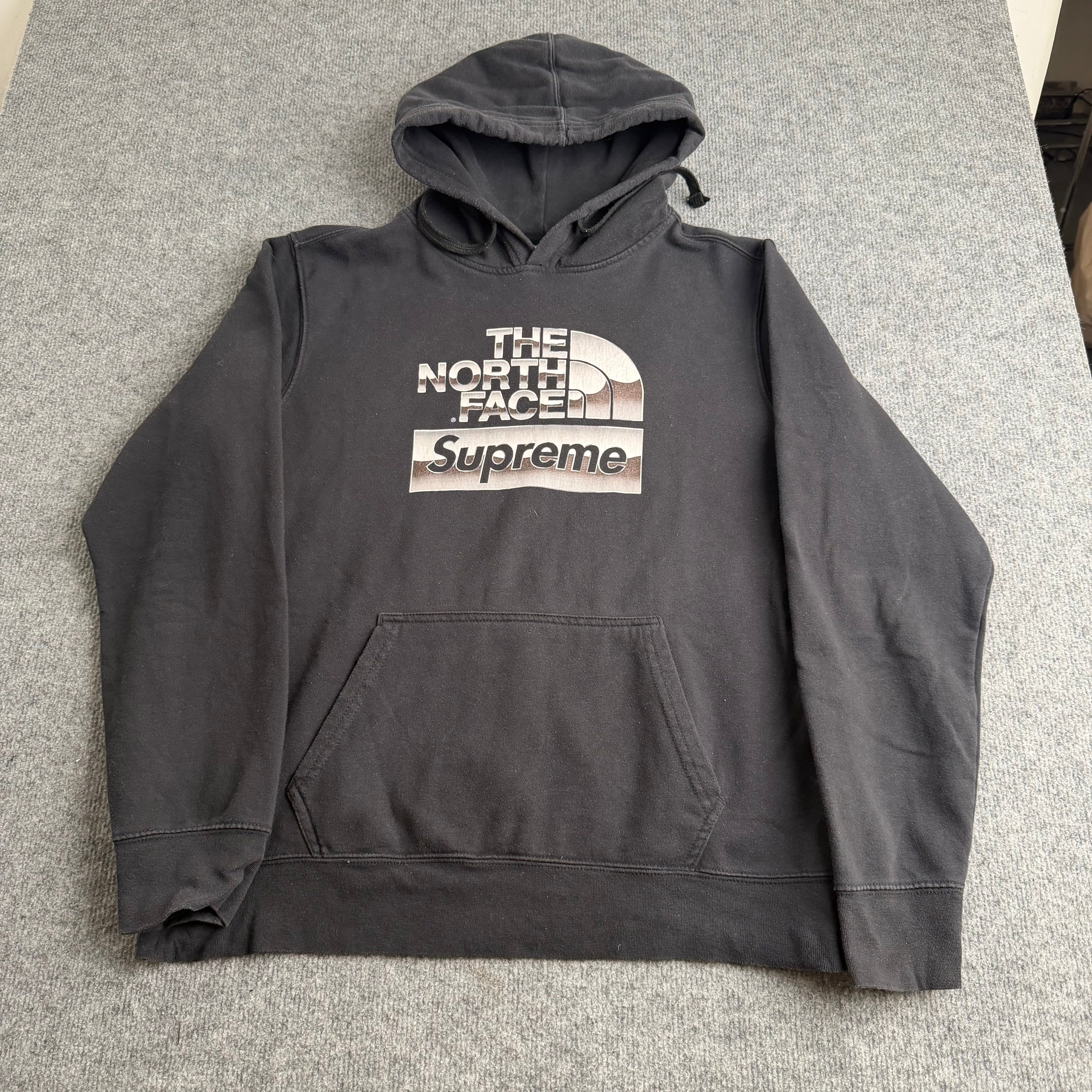 Supreme x the north face hættetrøje (Str. M)