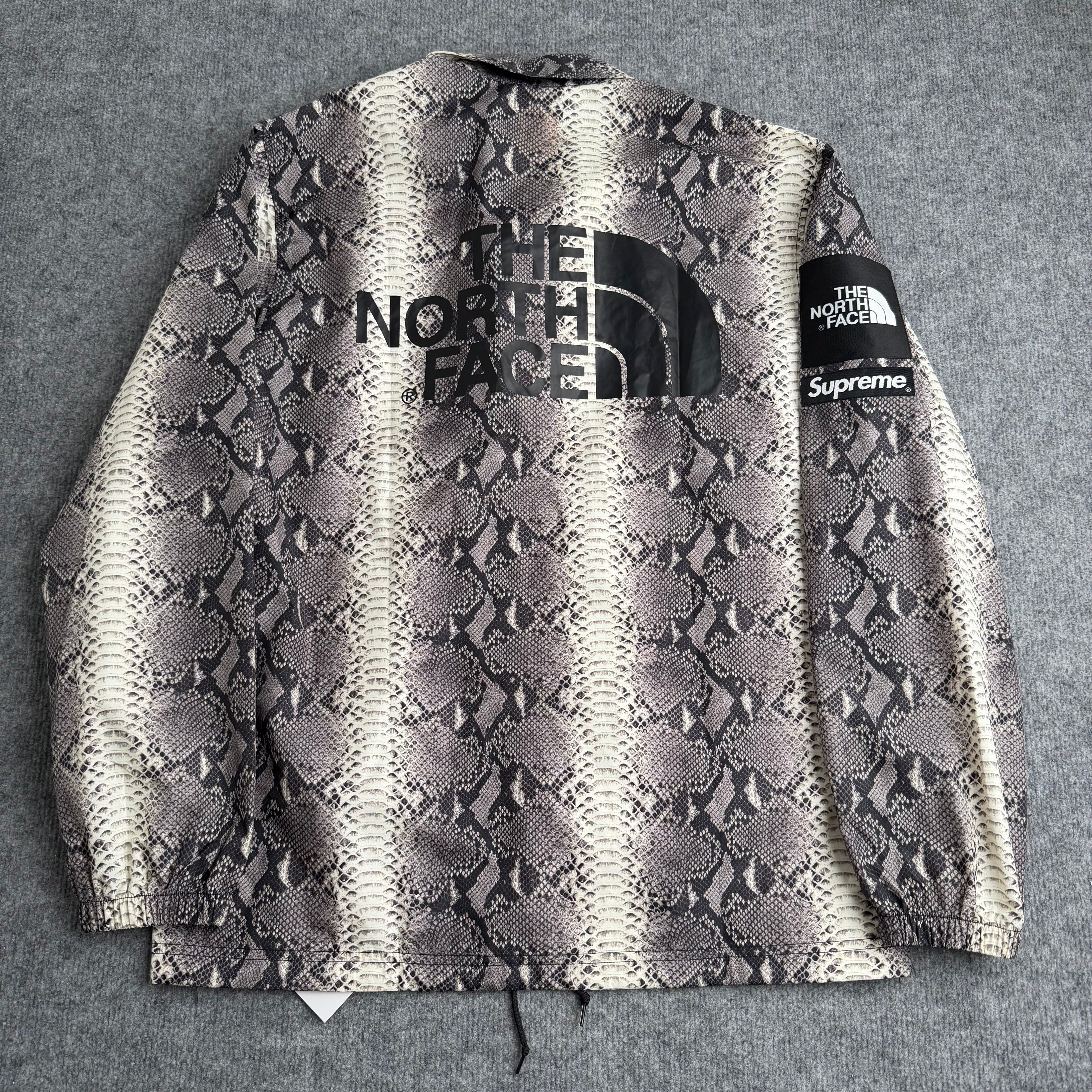 Supreme snakeskin jakke (Str. M)