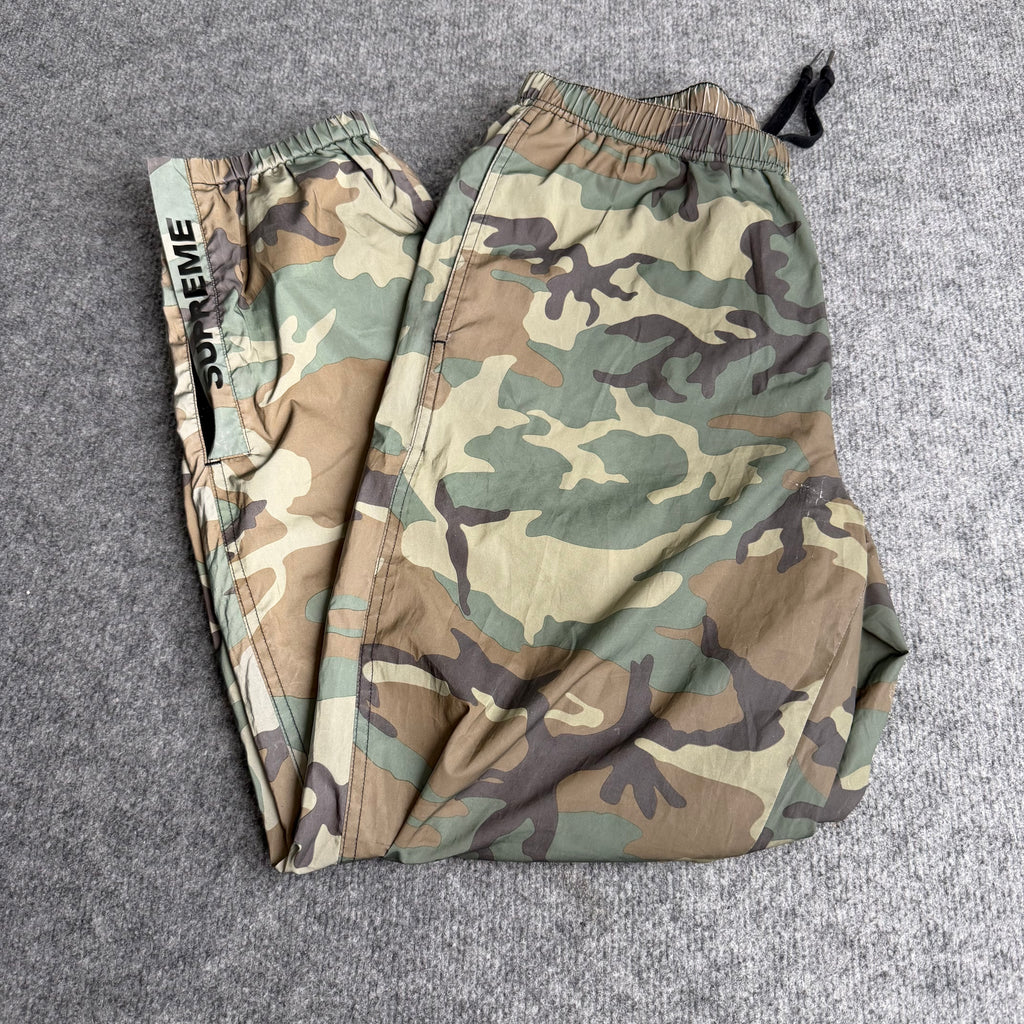 Supreme camo track pants (Str. S)