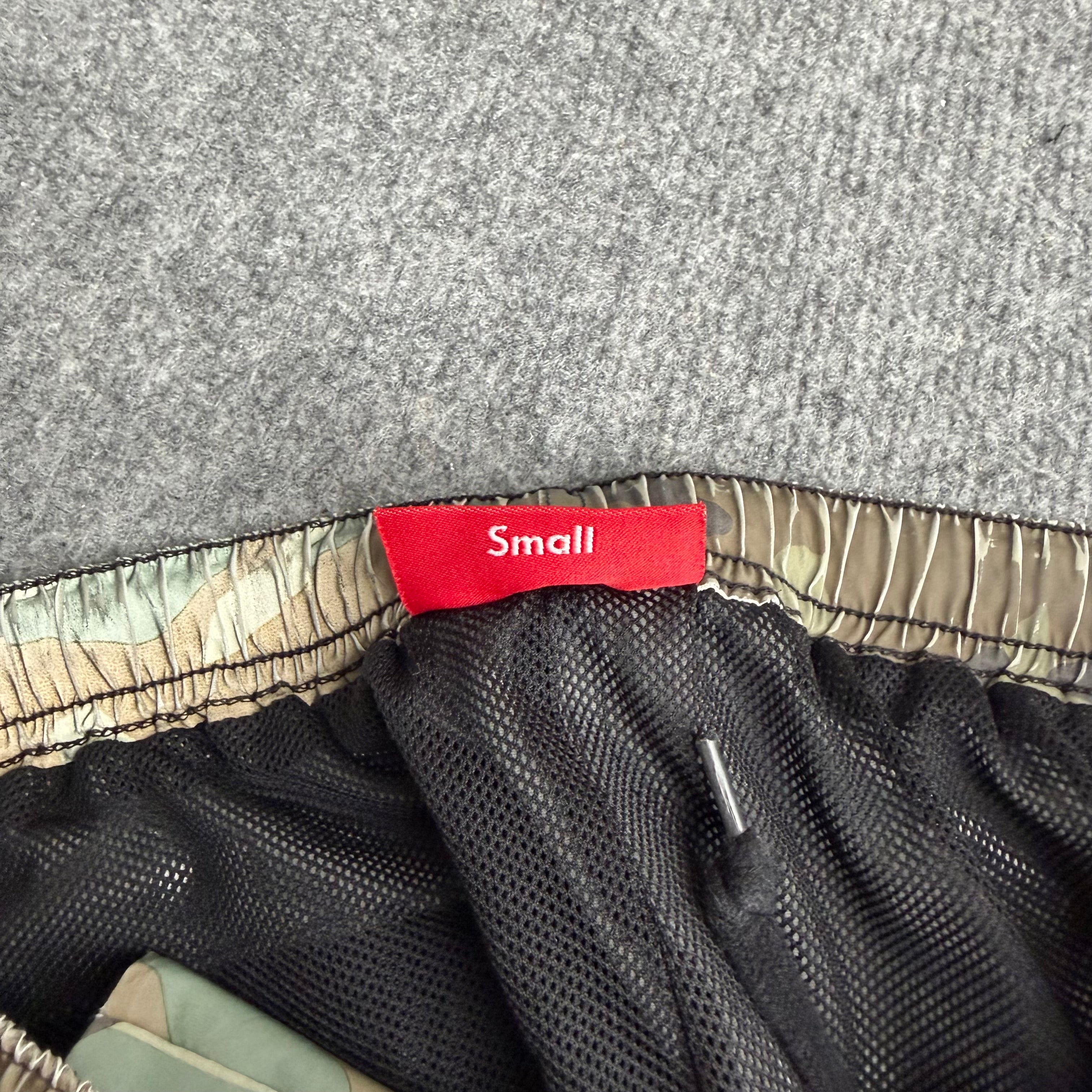 Supreme camo track pants (Str. S)