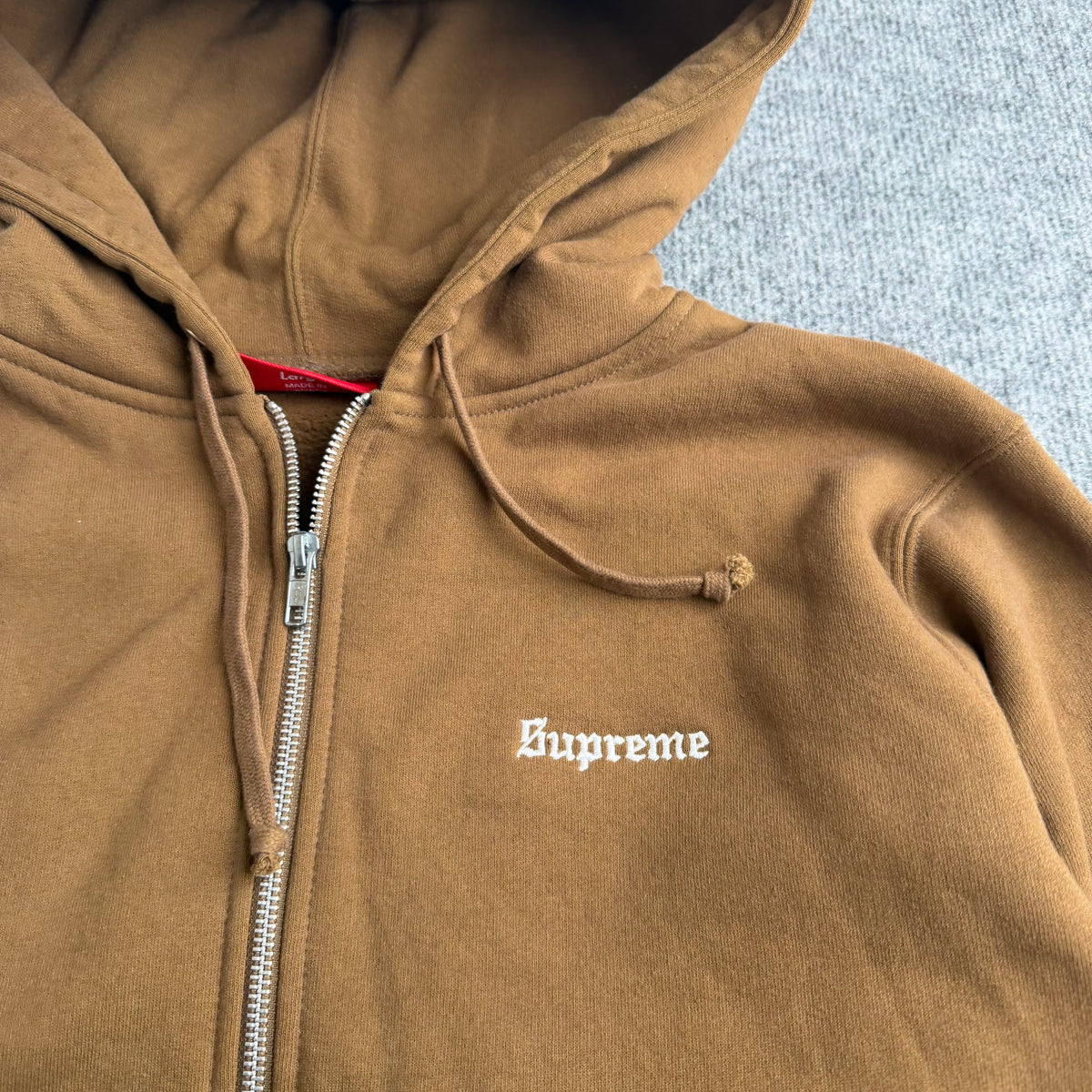 Supreme hættetrøje (Str. L)