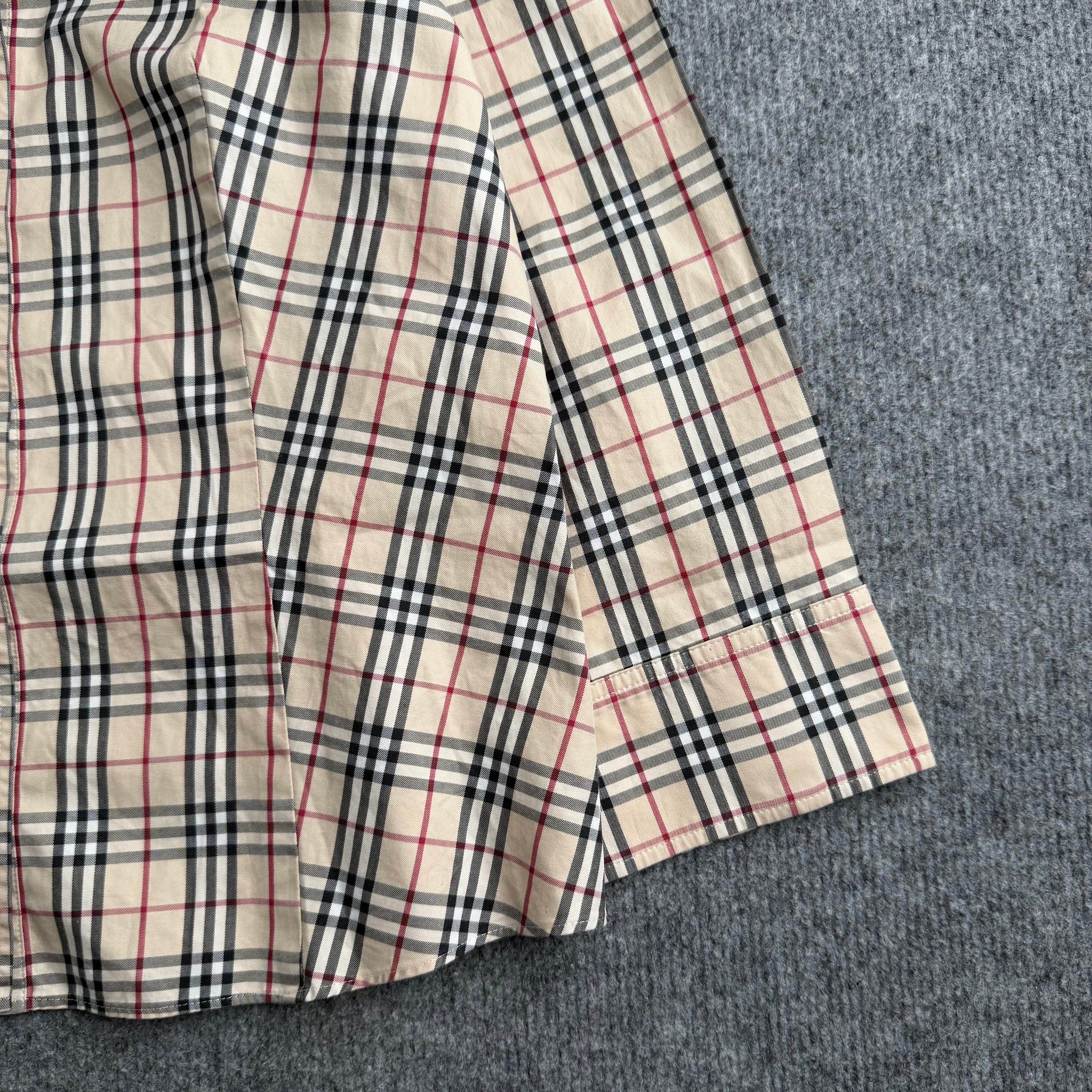 Burberry skjorte (Str. 40)