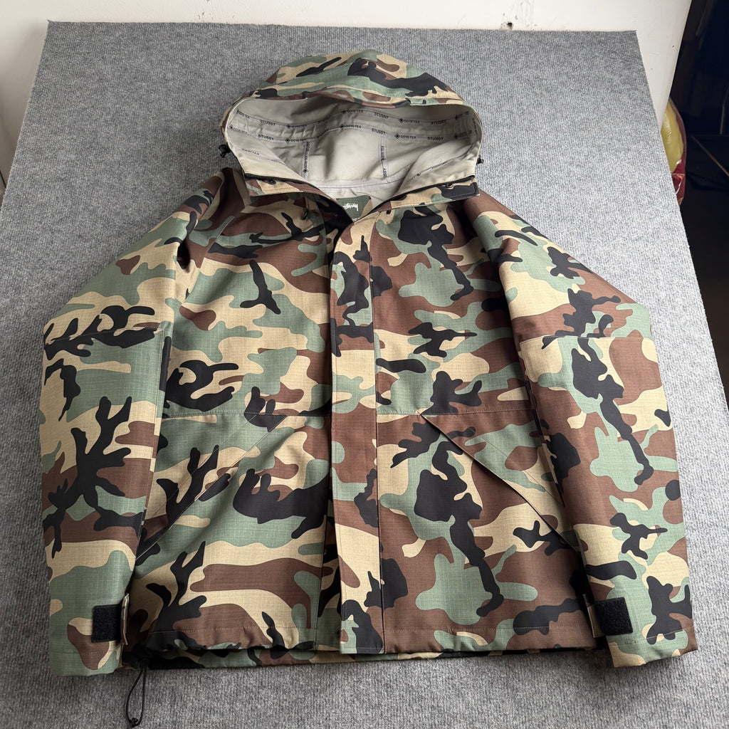 Stussy x Gore-tex jakke (Str. L)