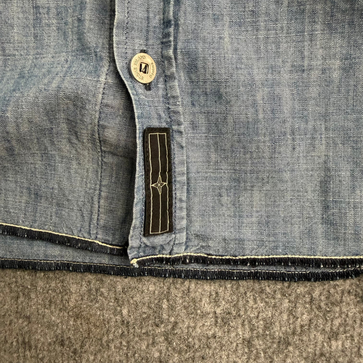 Stone Island skjorte (Str. S)