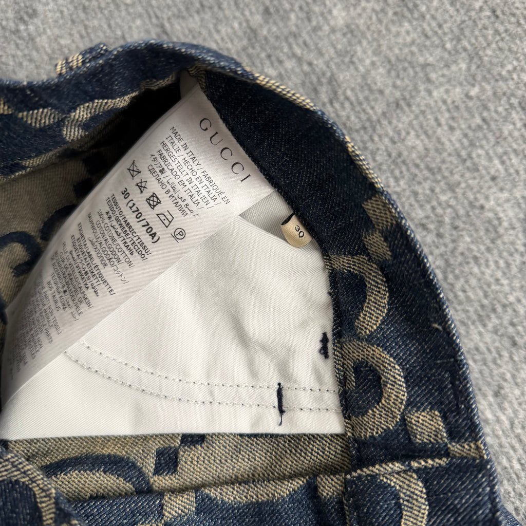 Gucci shorts (Str. 30)