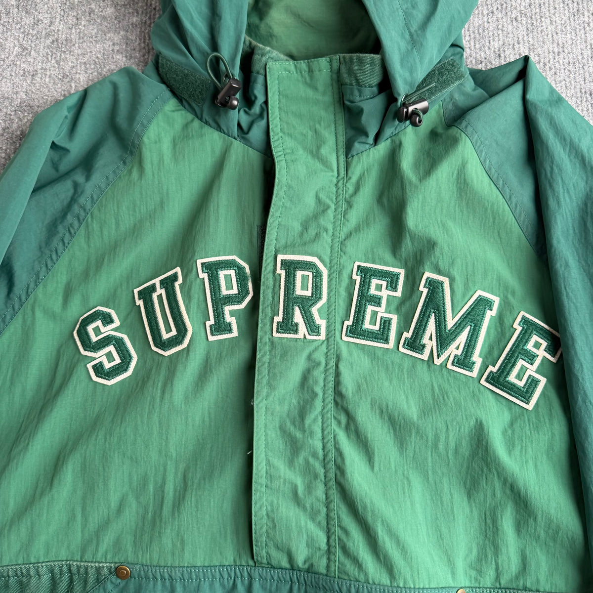 Supreme jakke (Str. M)