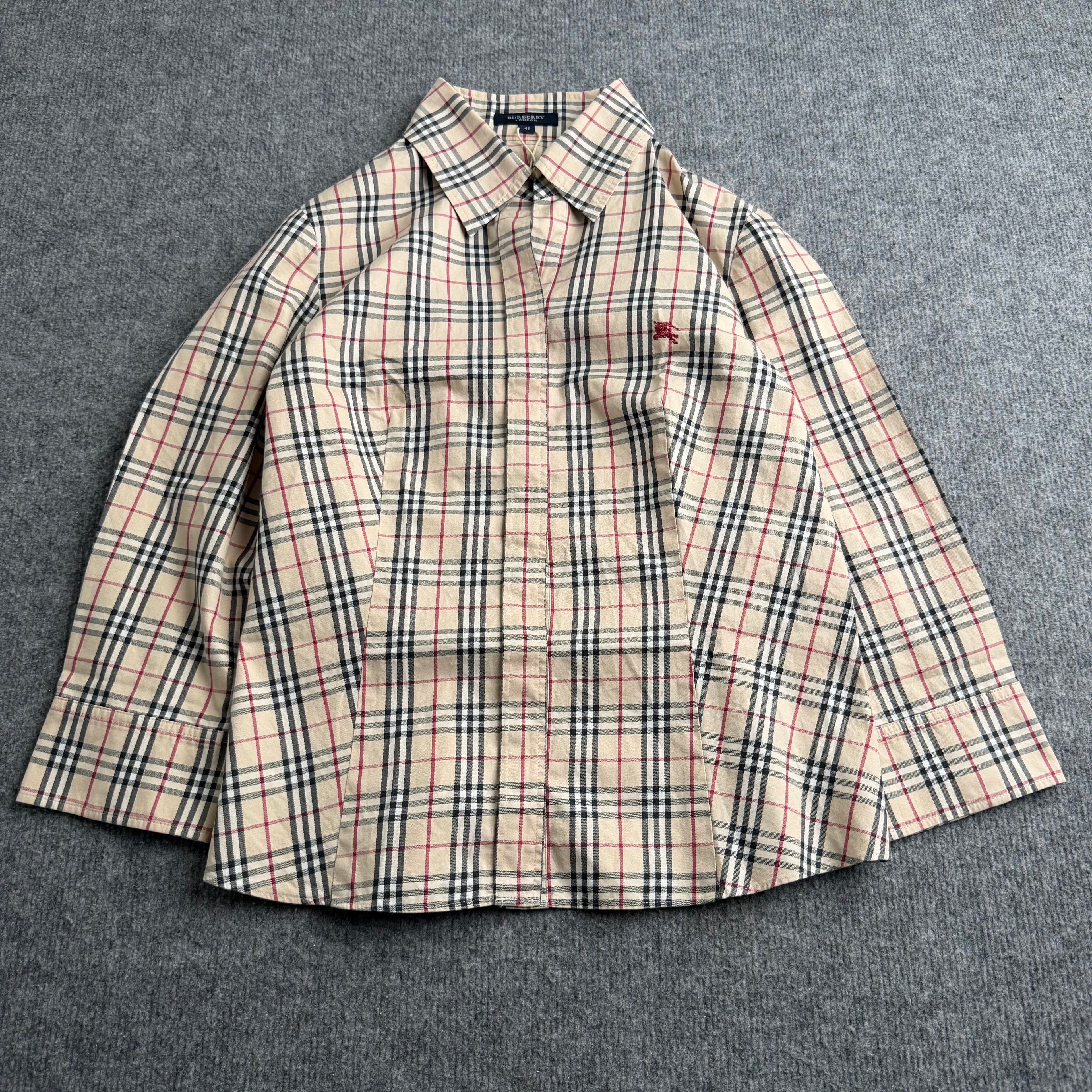 Burberry skjorte (Str. 40)