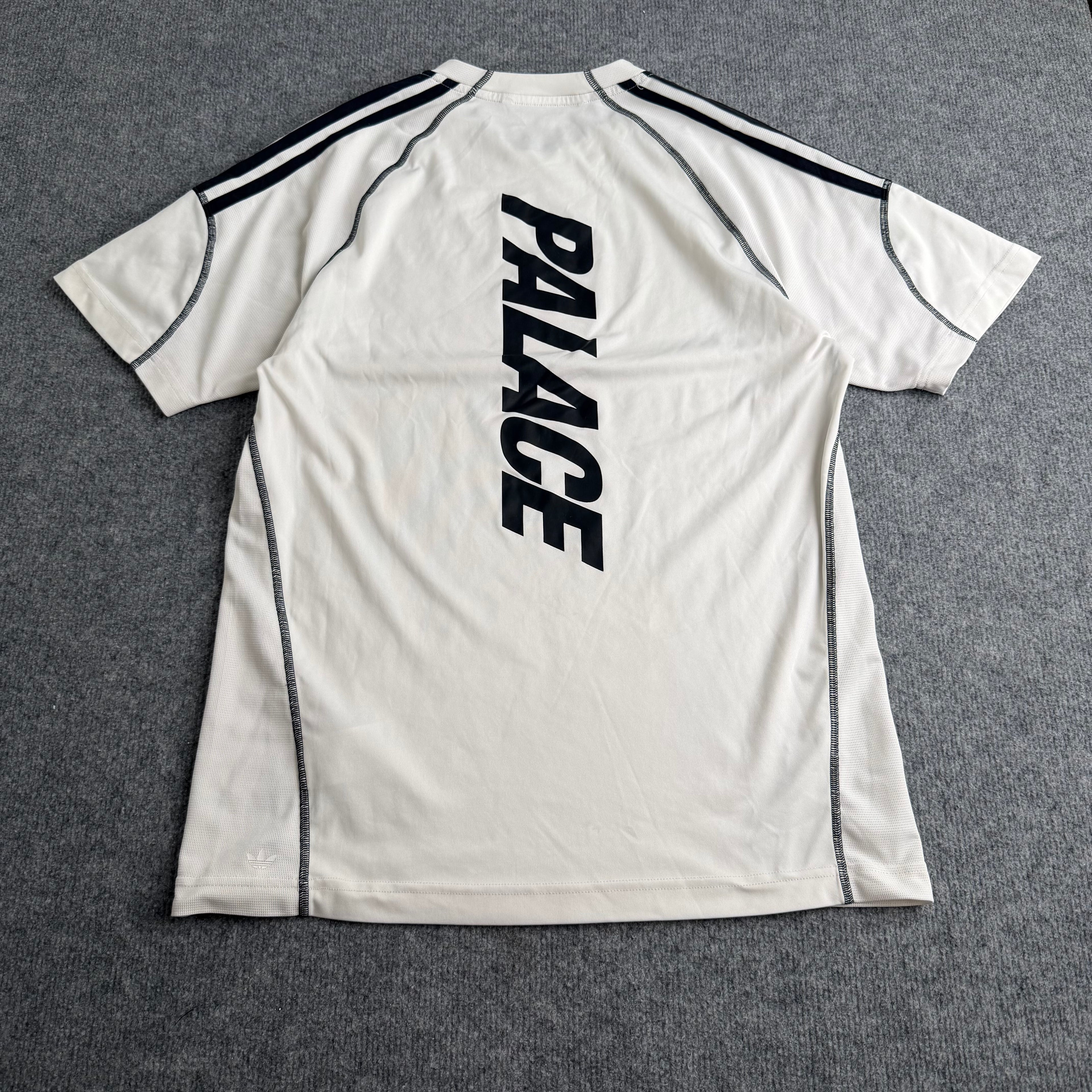 Adidas x palace t-shirt (Str. M)