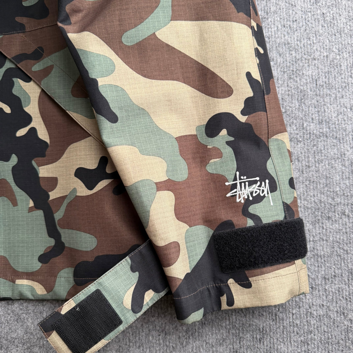 Stussy x Gore-tex jakke (Str. L)