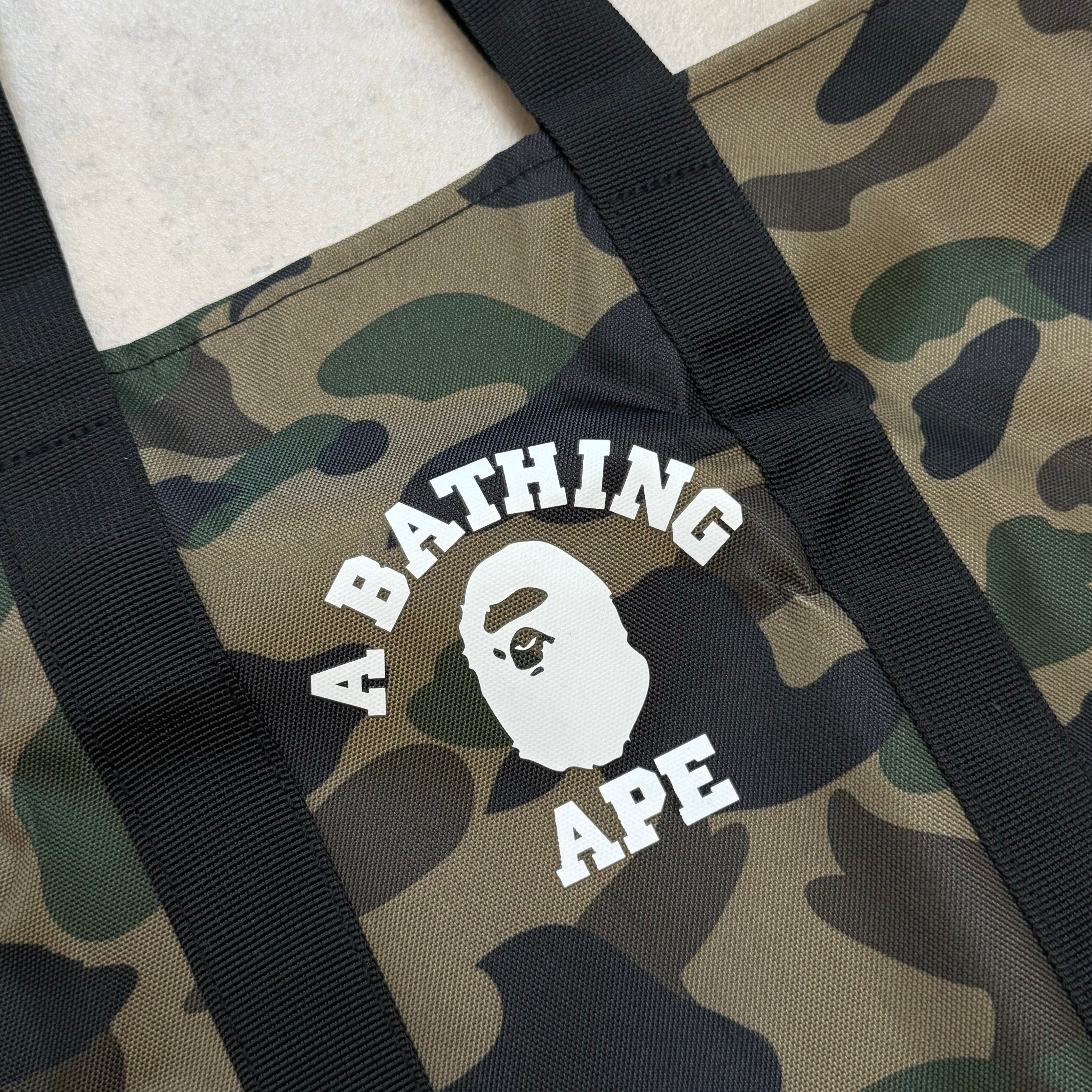 A bathing ape taske