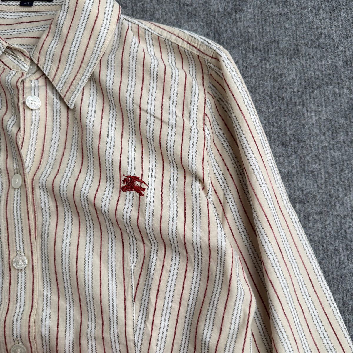 Burberry skjorte (Str. M)