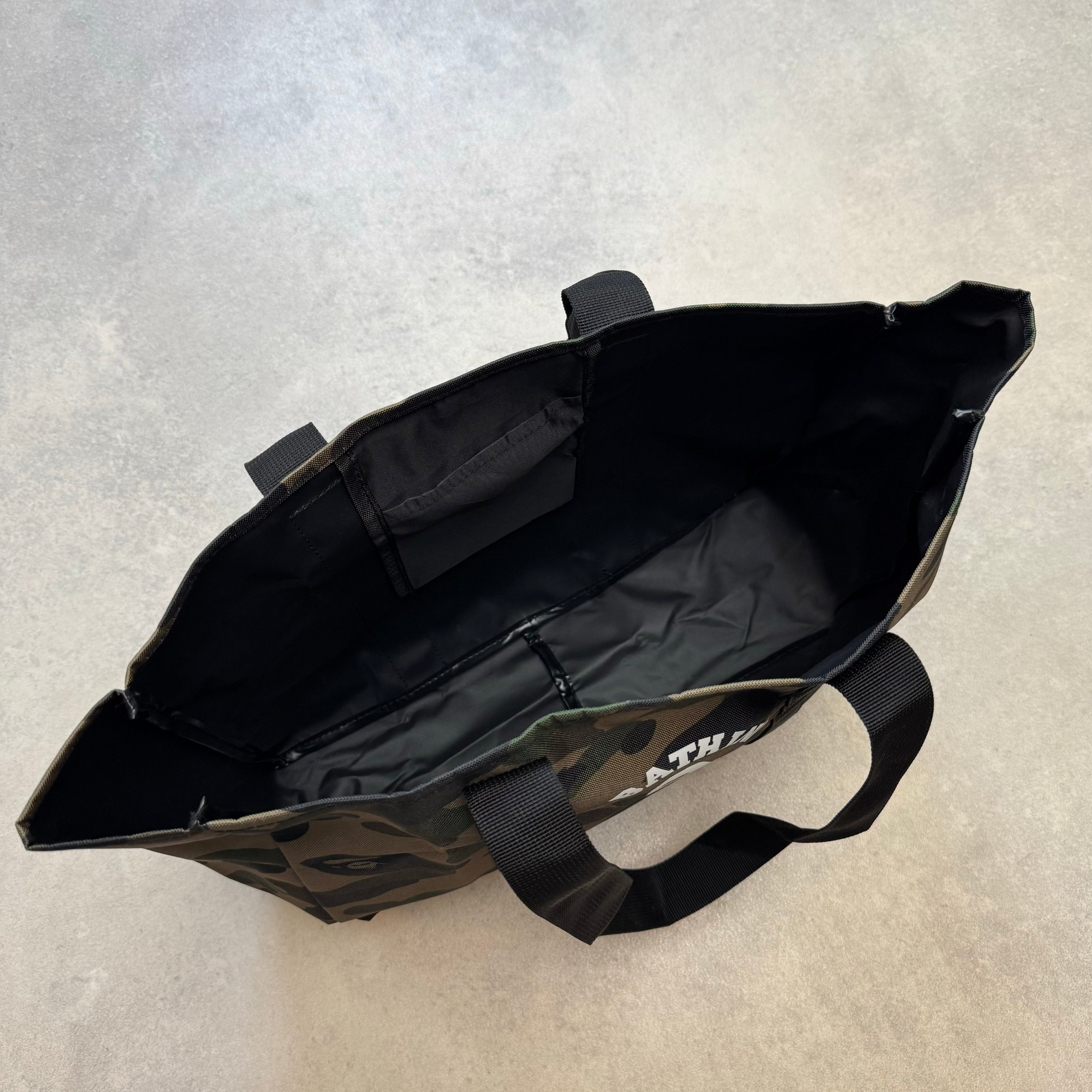 A bathing ape taske