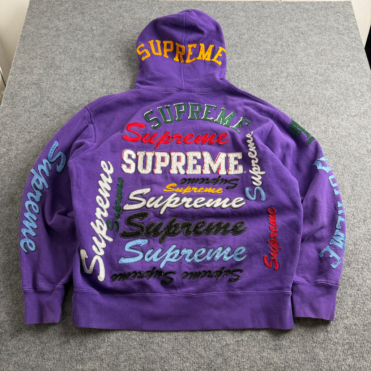 Supreme hættetrøje (Str. M)