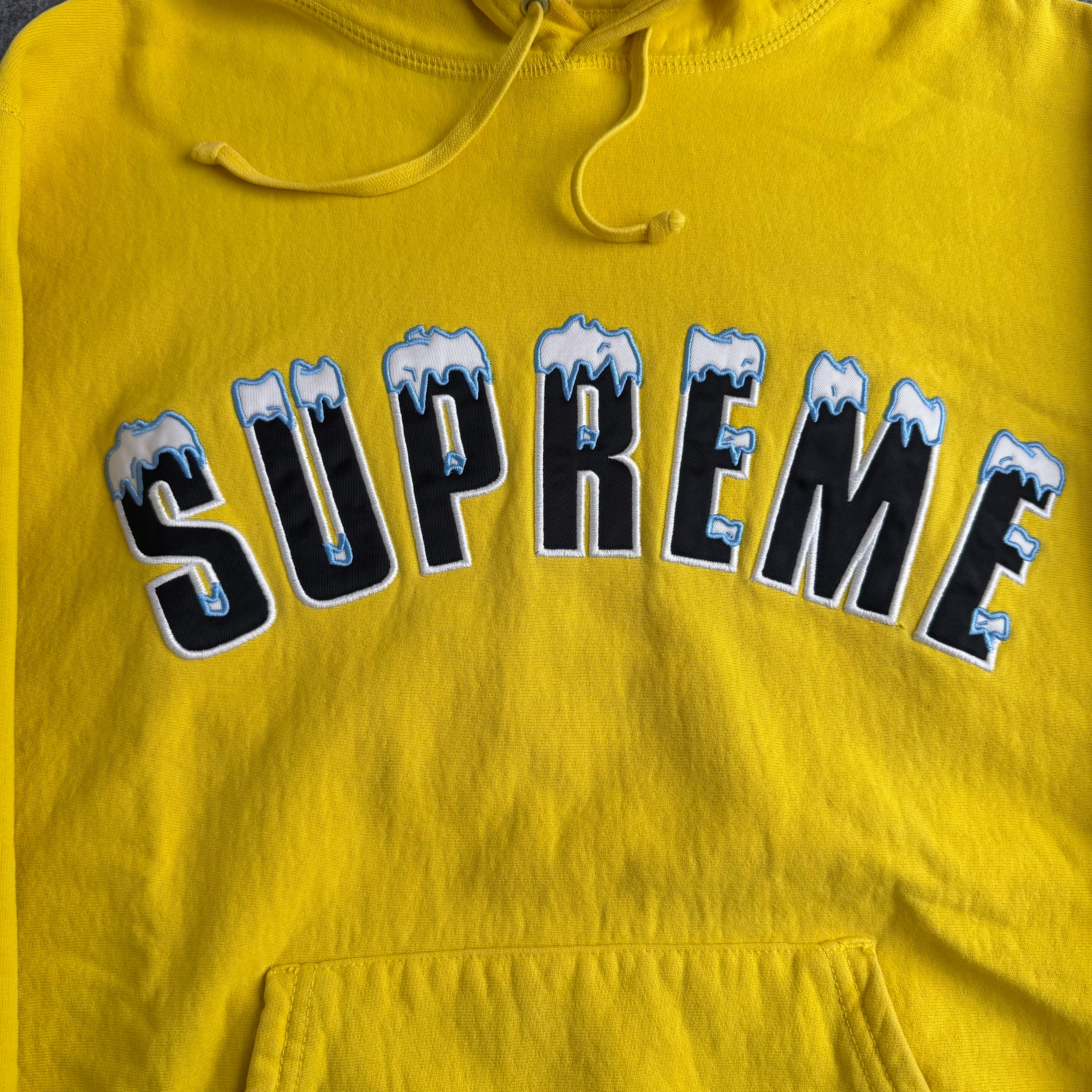 Supreme hættetrøje (Str. M)