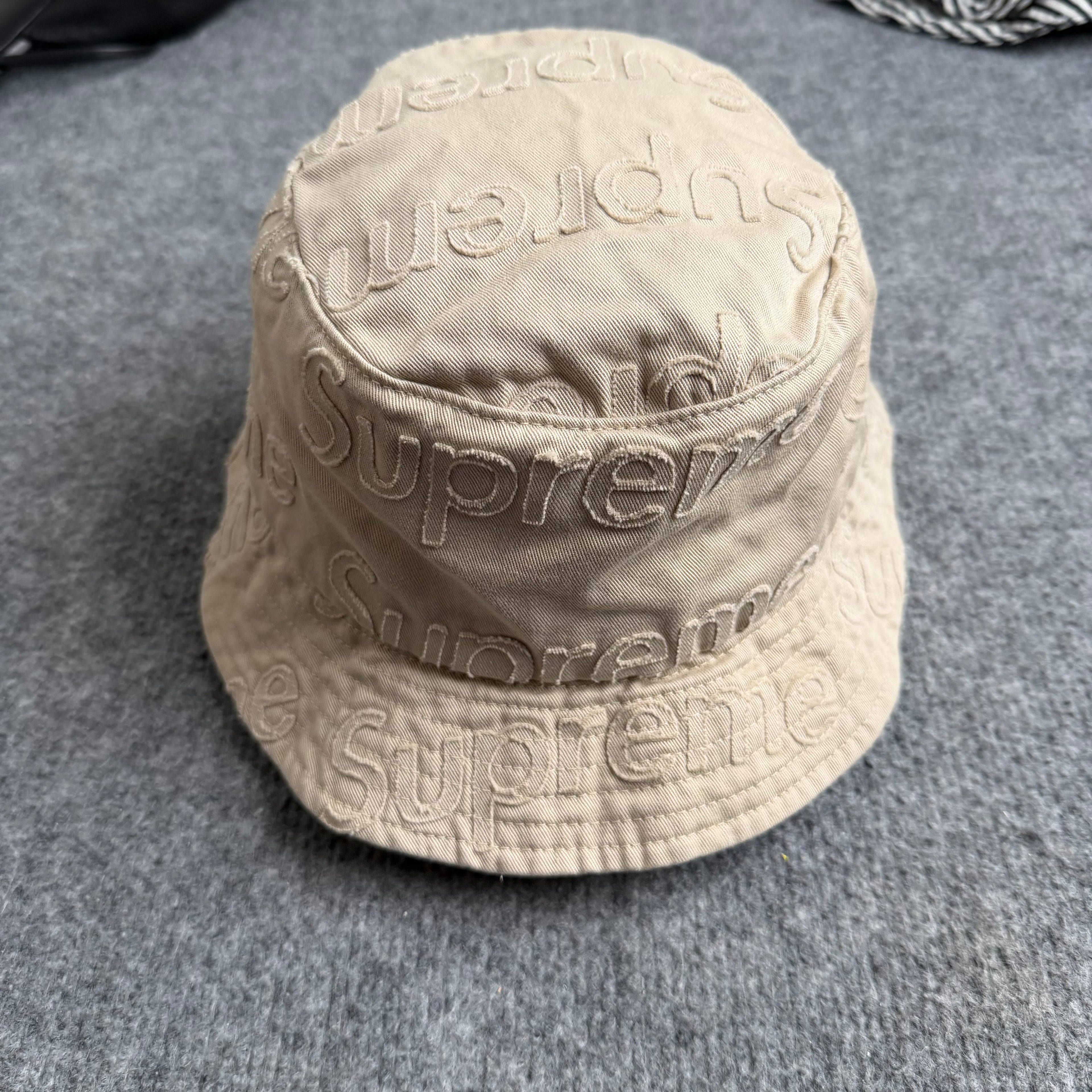Supreme hat (S/M)
