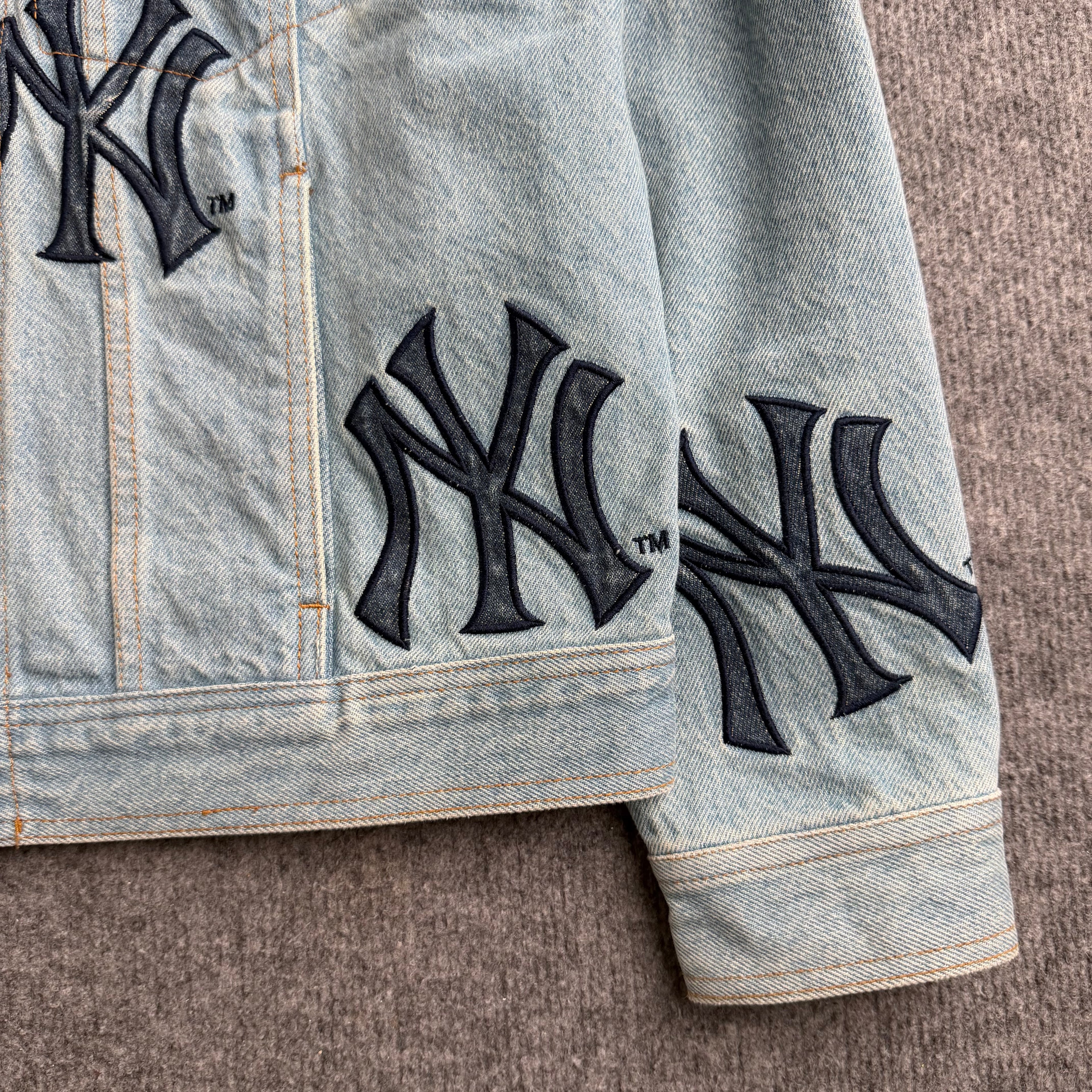 Supreme x Yankees jakke (Str. S)