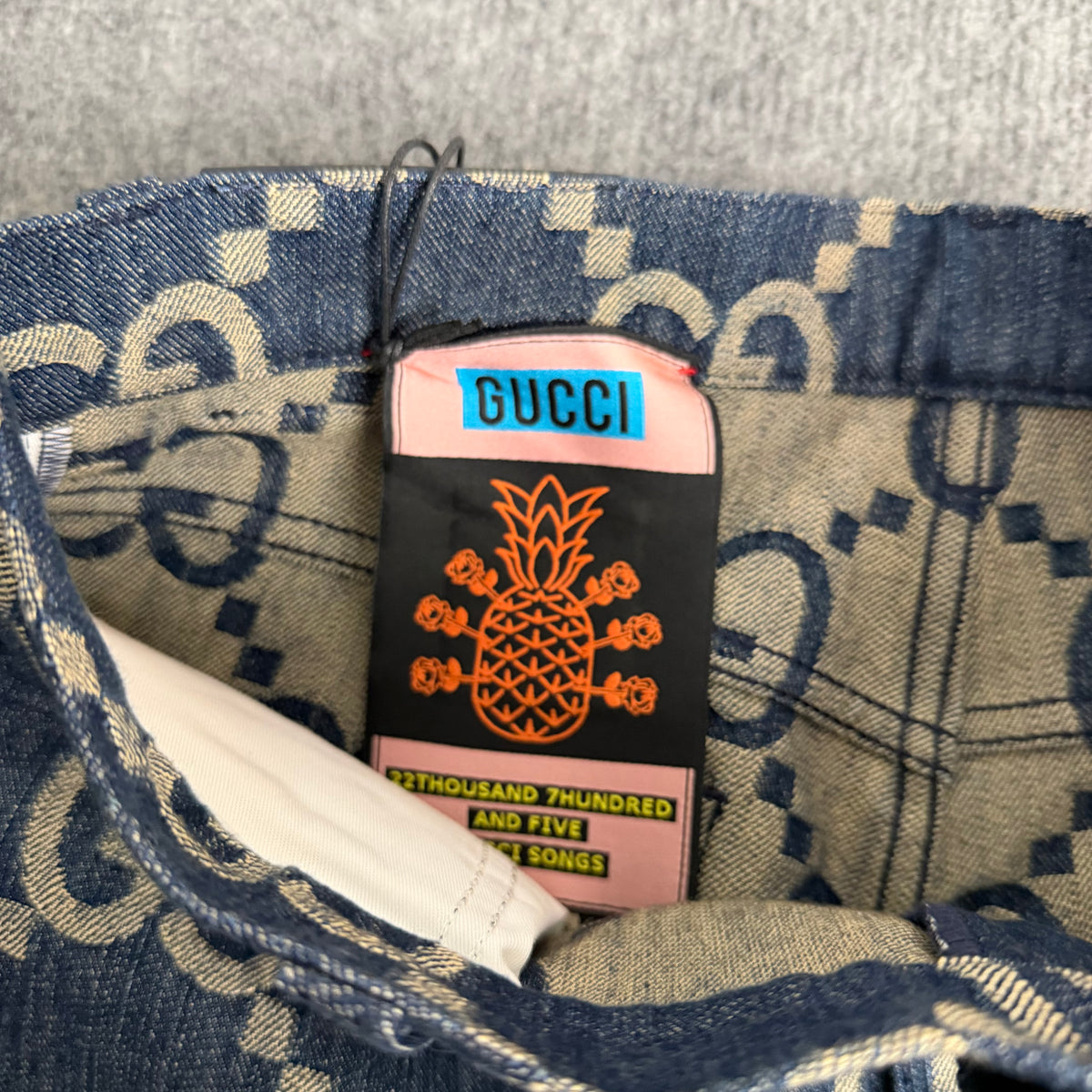Gucci shorts (Str. 30)