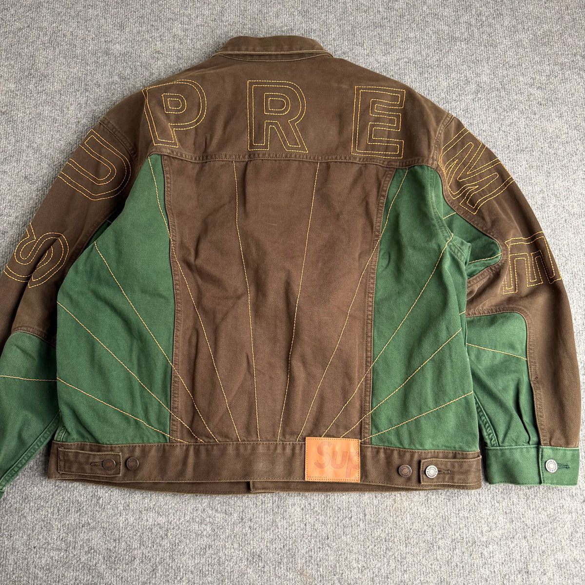 Supreme denim jakke (Str. L)