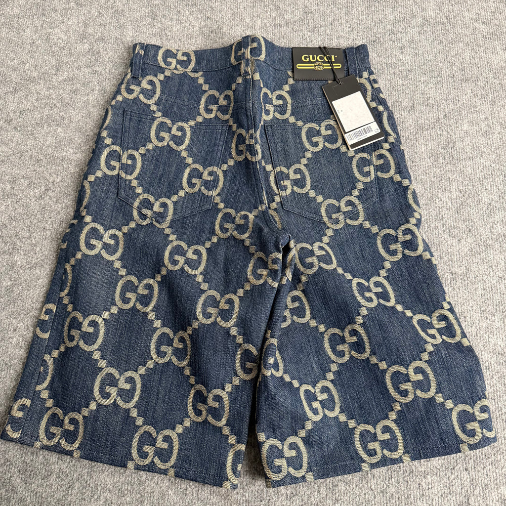 Gucci shorts (Str. 30)