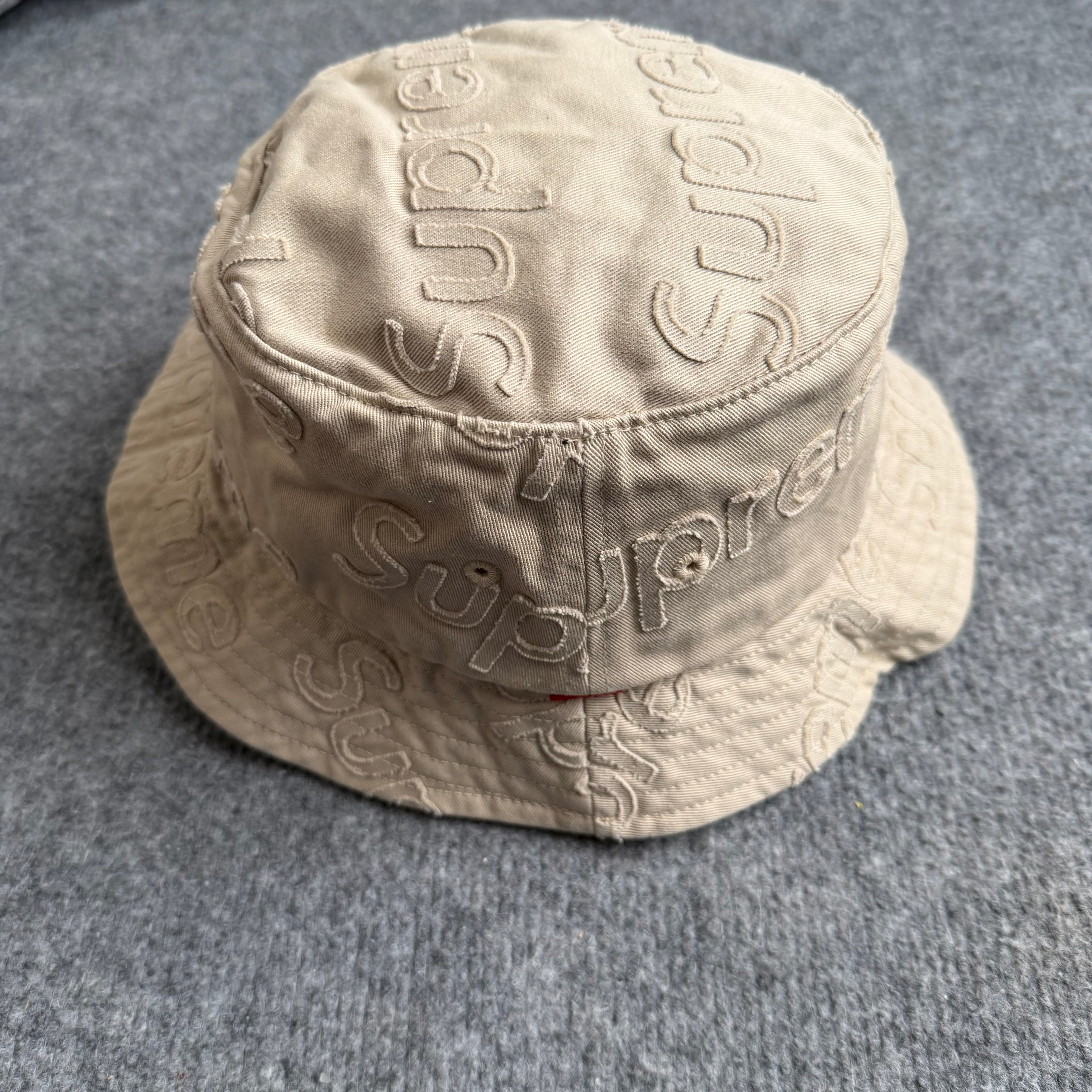 Supreme hat (S/M)