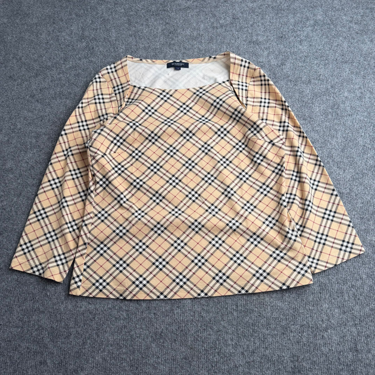 Burberry top (Str. M)