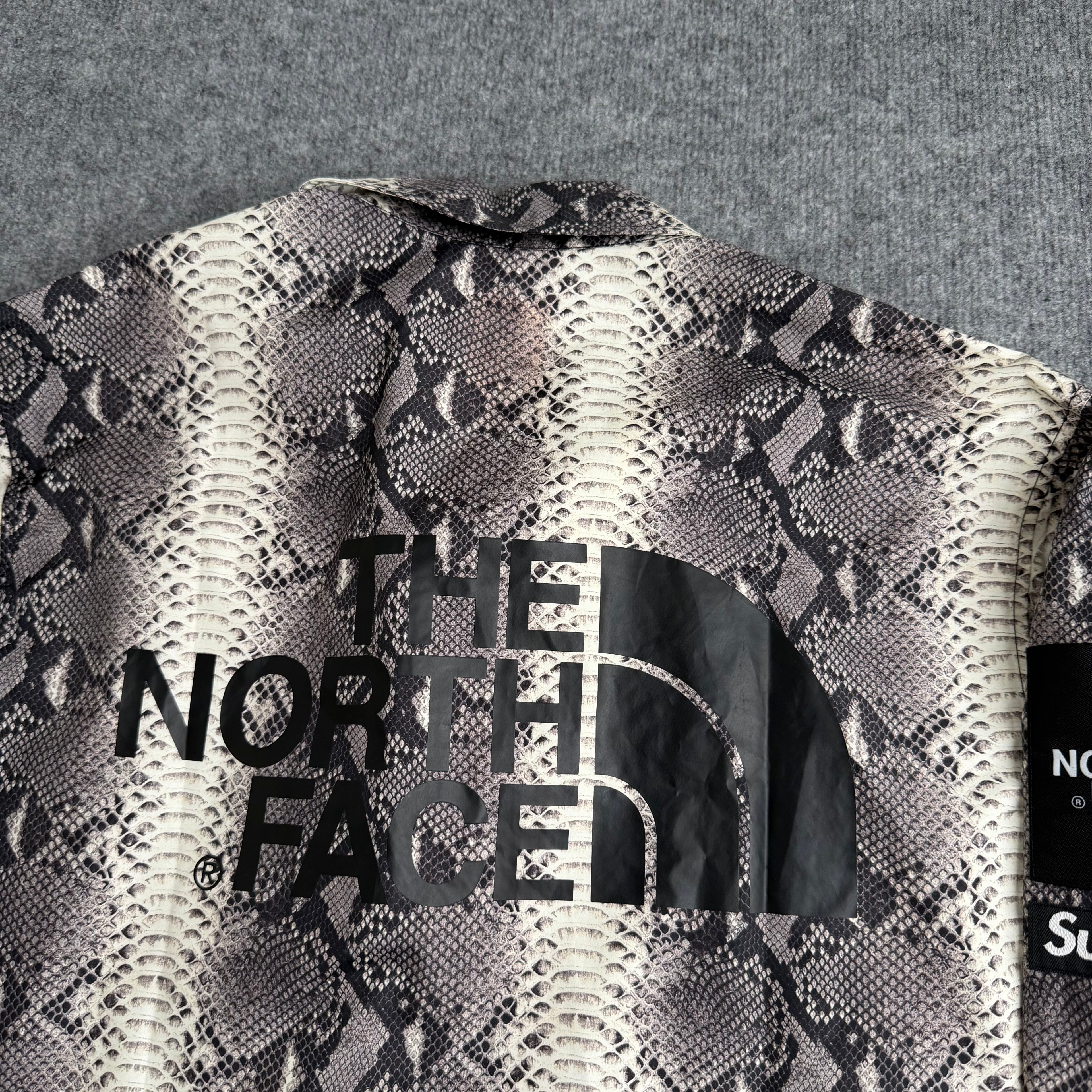 Supreme snakeskin jakke (Str. M)