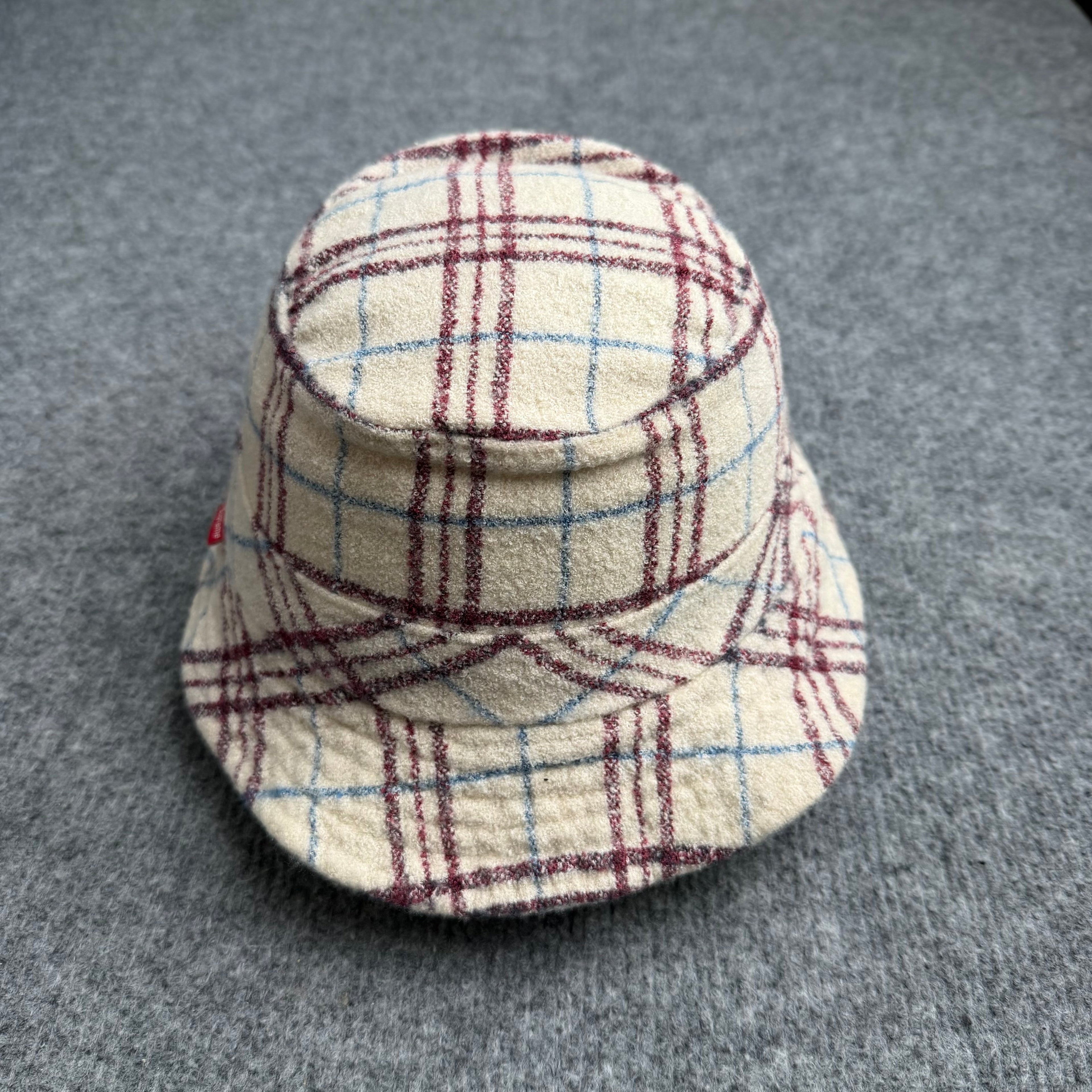 Supreme hat (Str. M/L)