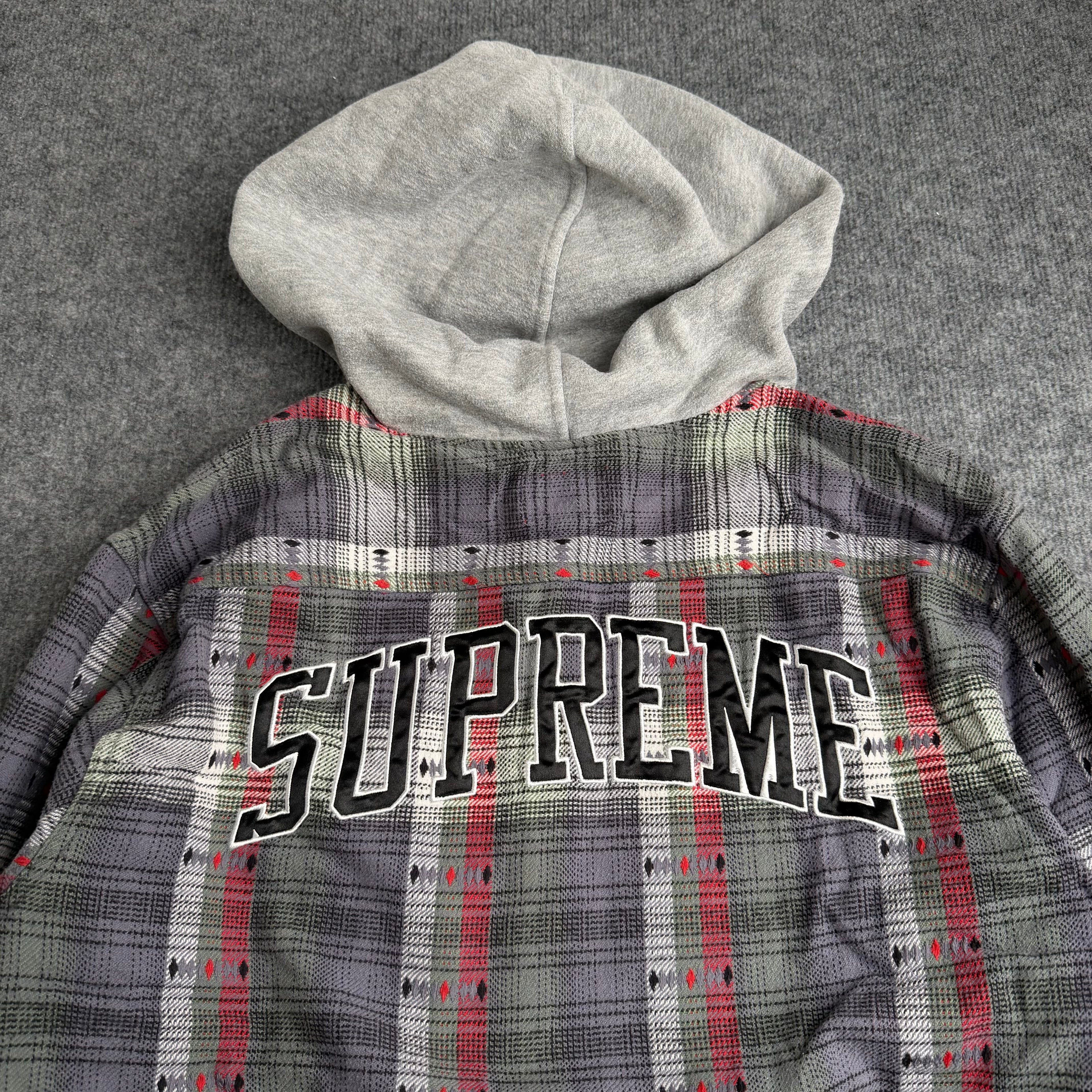 Supreme hættetrøje (Str. XL)