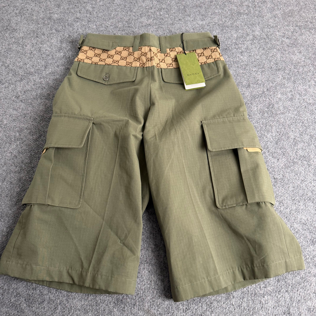 Gucci shorts (Str. 44)