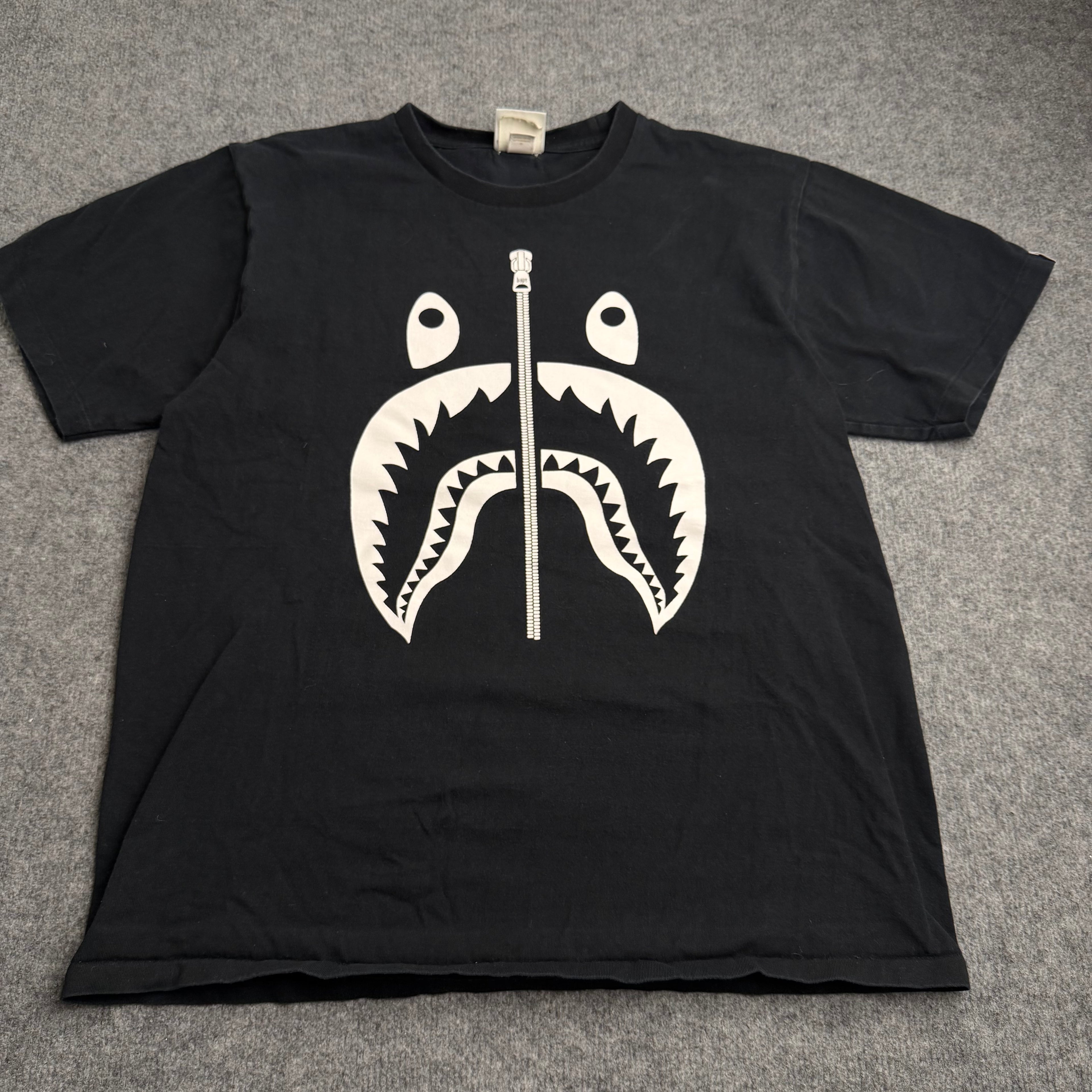 A bathing ape t-shirt (Str. L)