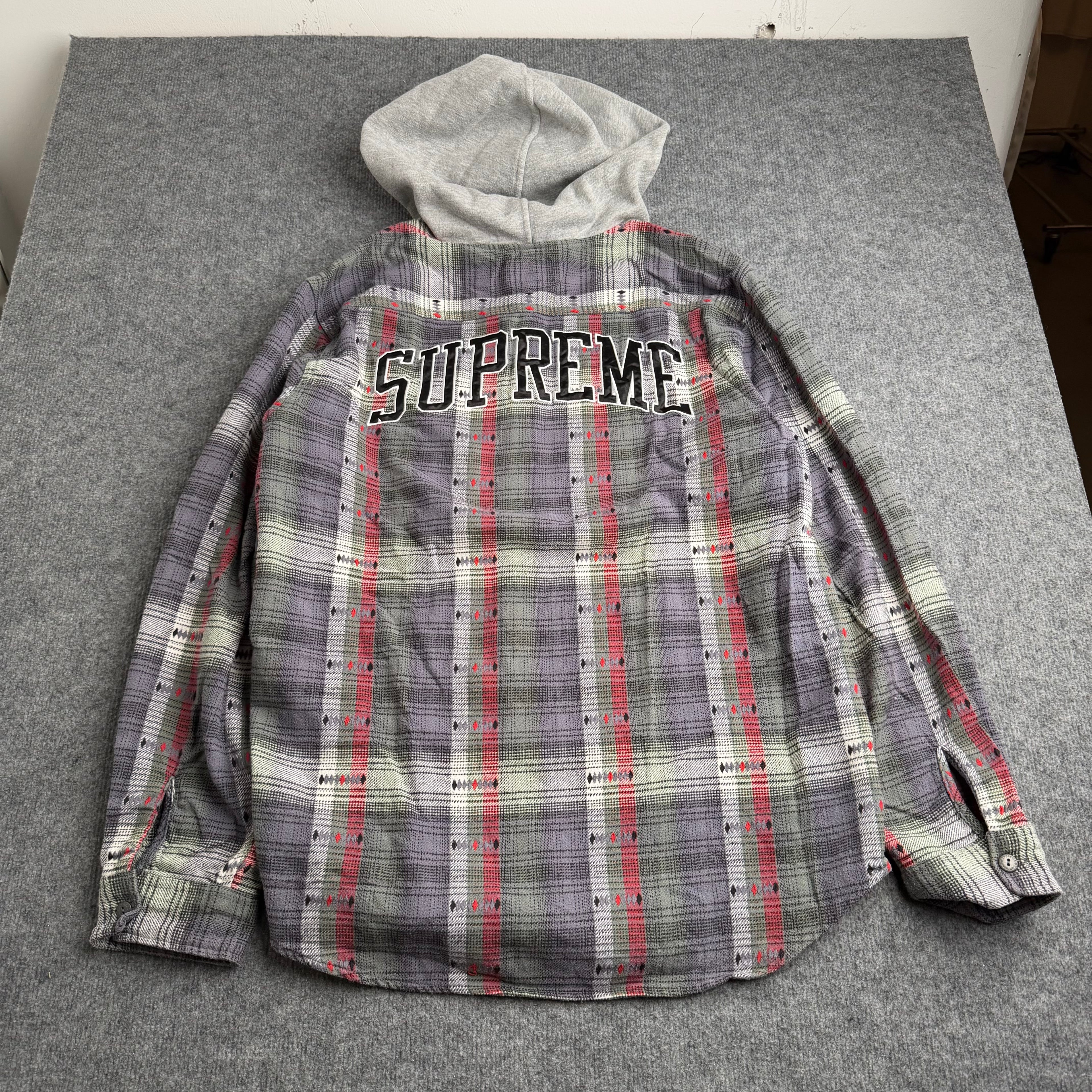 Supreme hættetrøje (Str. XL)
