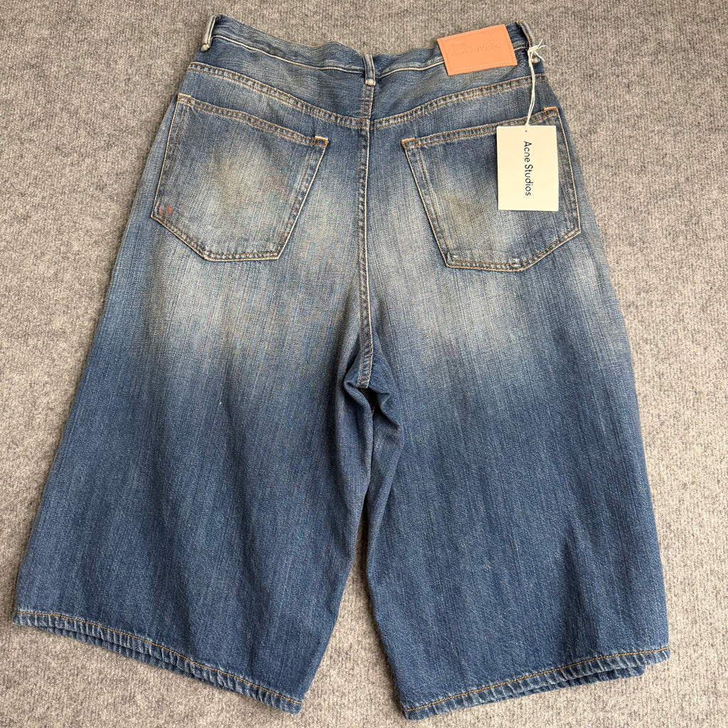 Acne Studios shorts (Str. 48)