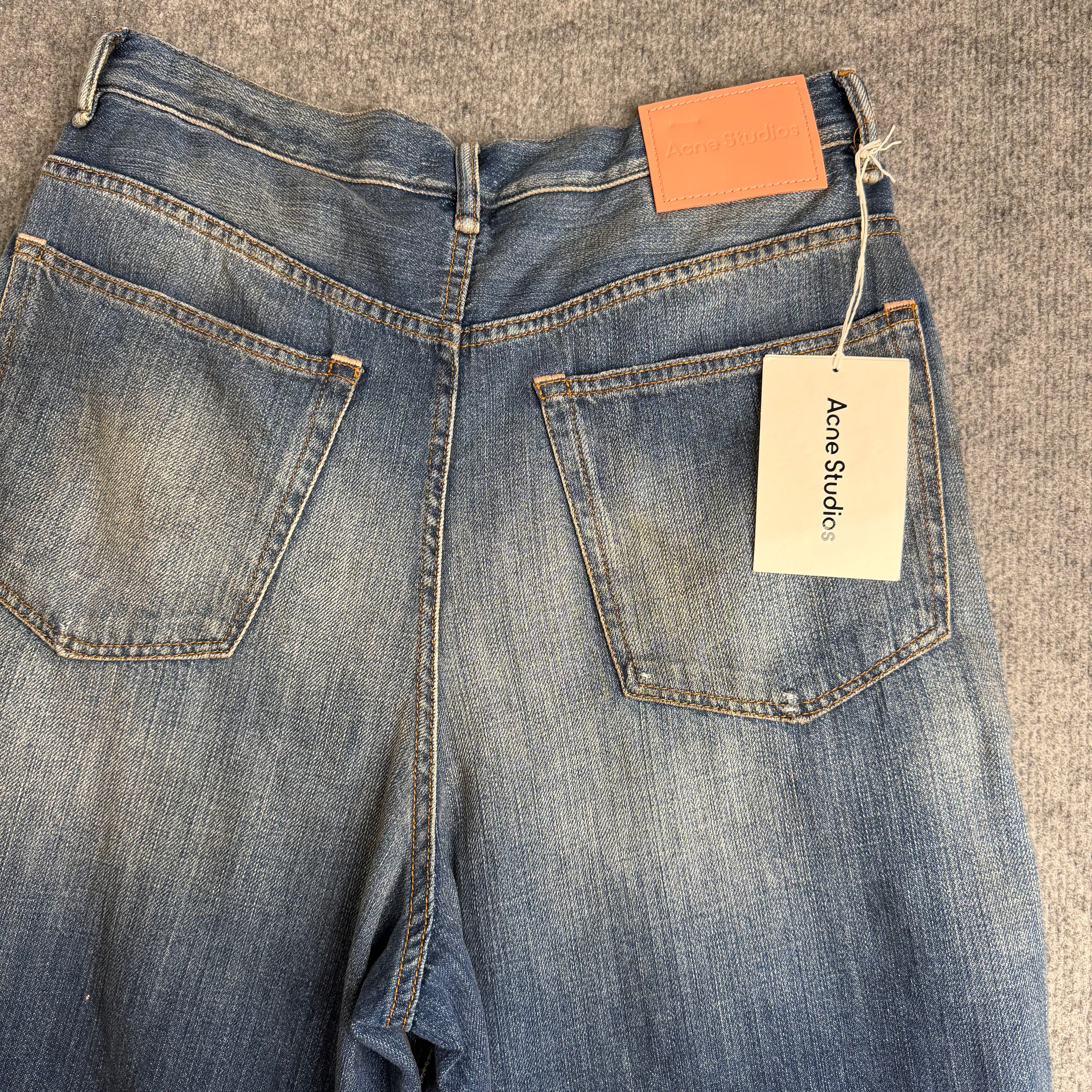 Acne Studios shorts (Str. 48)