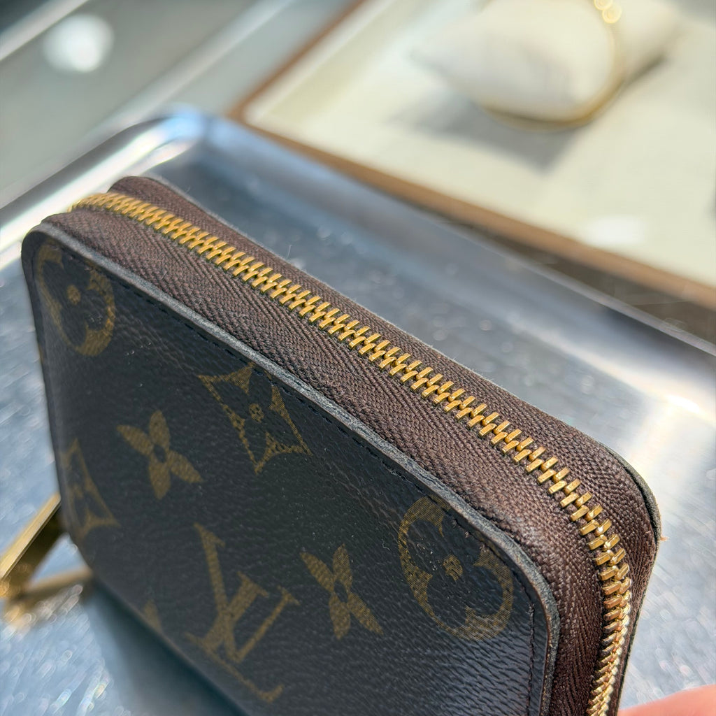 Louis Vuitton Pung