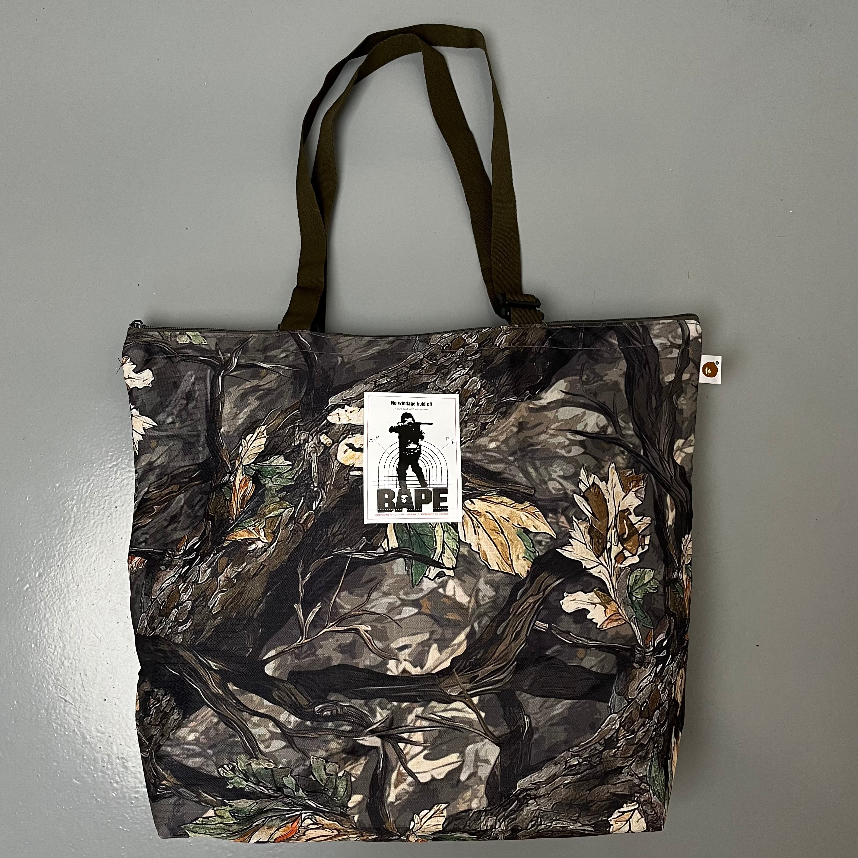 A bathing ape taske