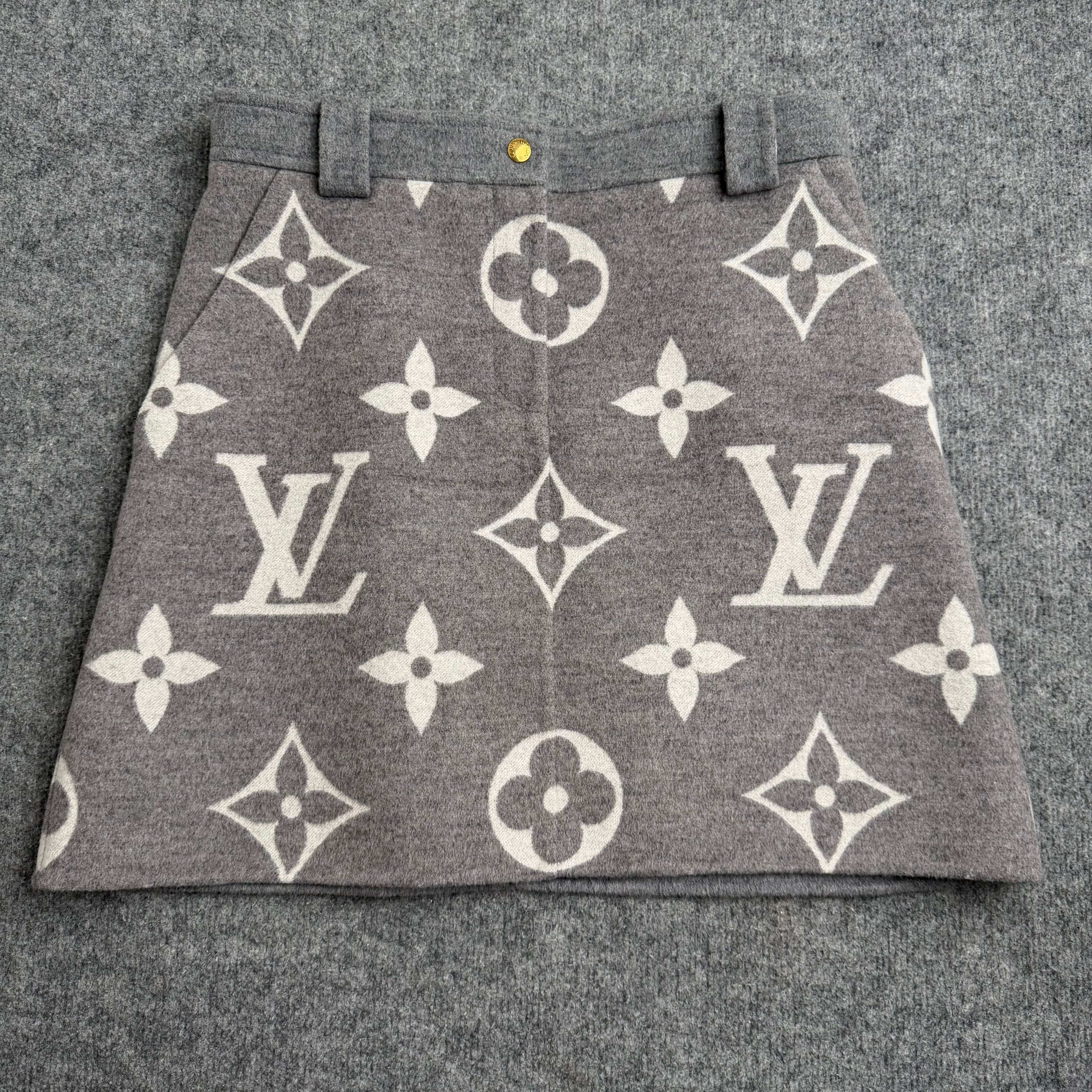 Louis Vuitton nederdel (Str. 42)